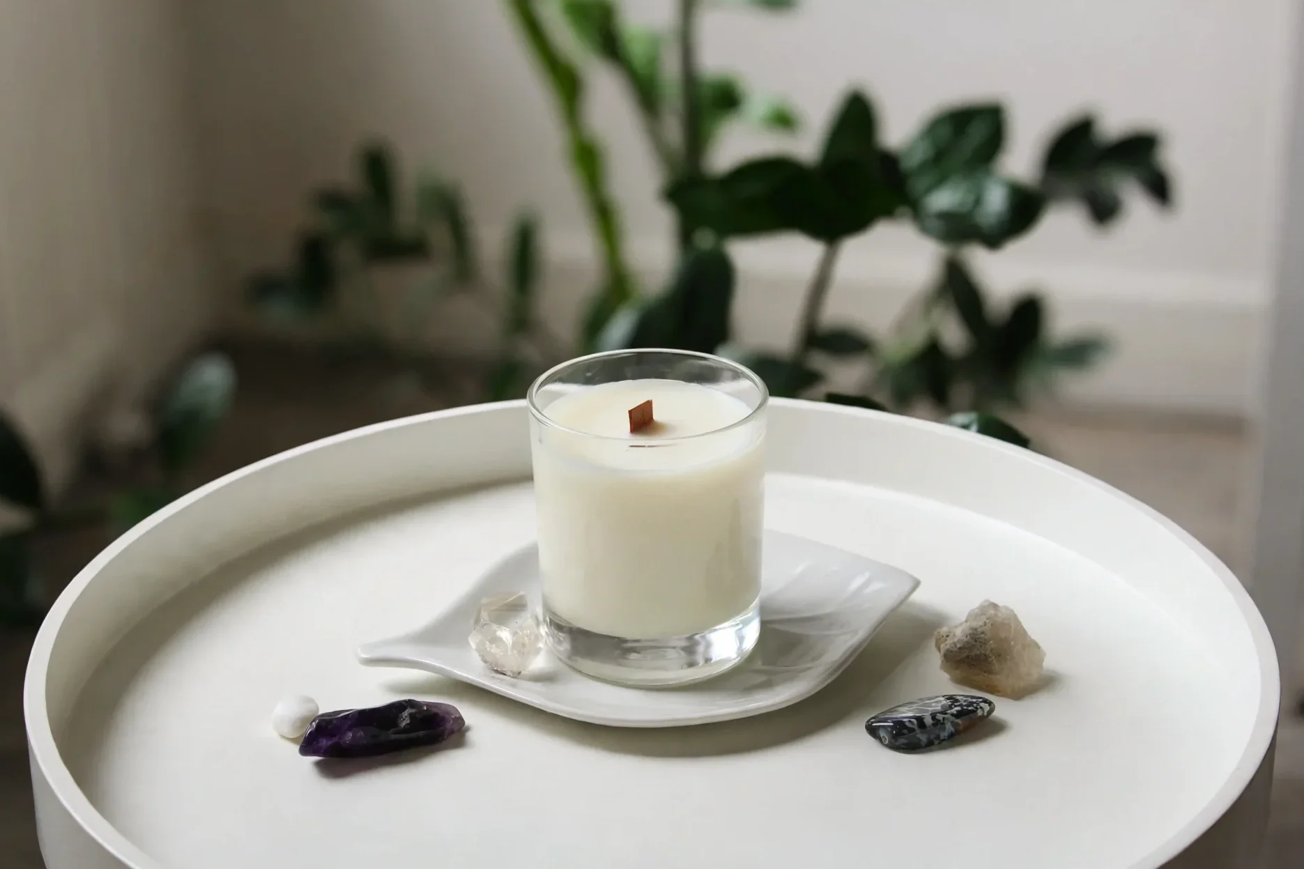 Cotton scented soy candle in glass jar with wooden wick, by Mara Candles