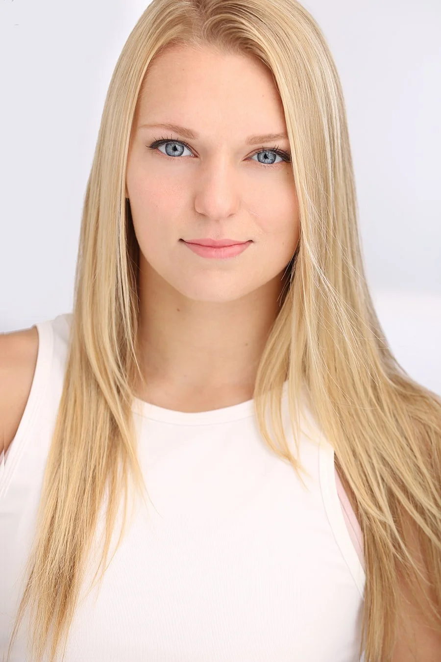 beautiful-stunt-actor-blonde_orig.jpg