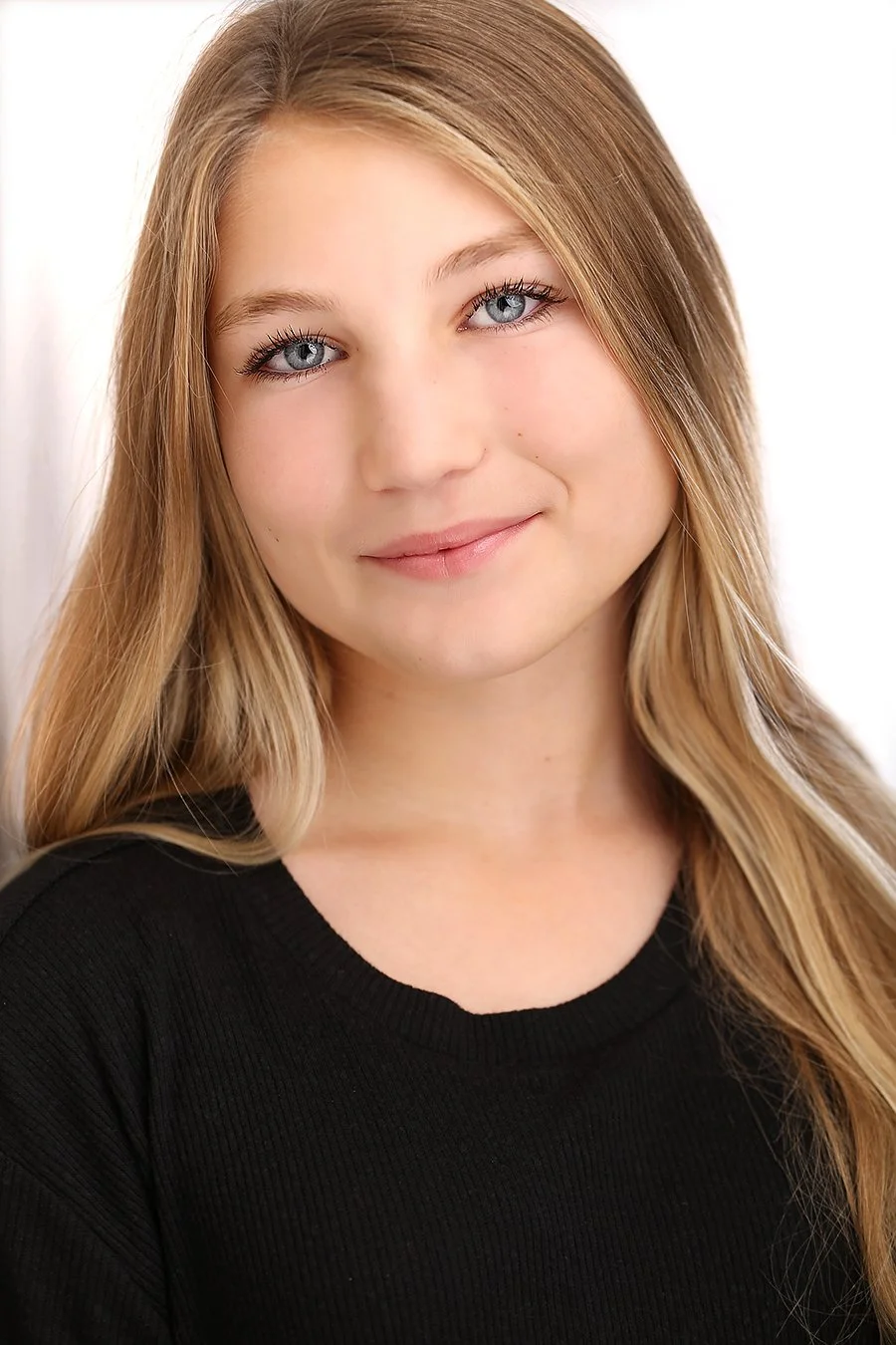 teen blonde actress.jpg
