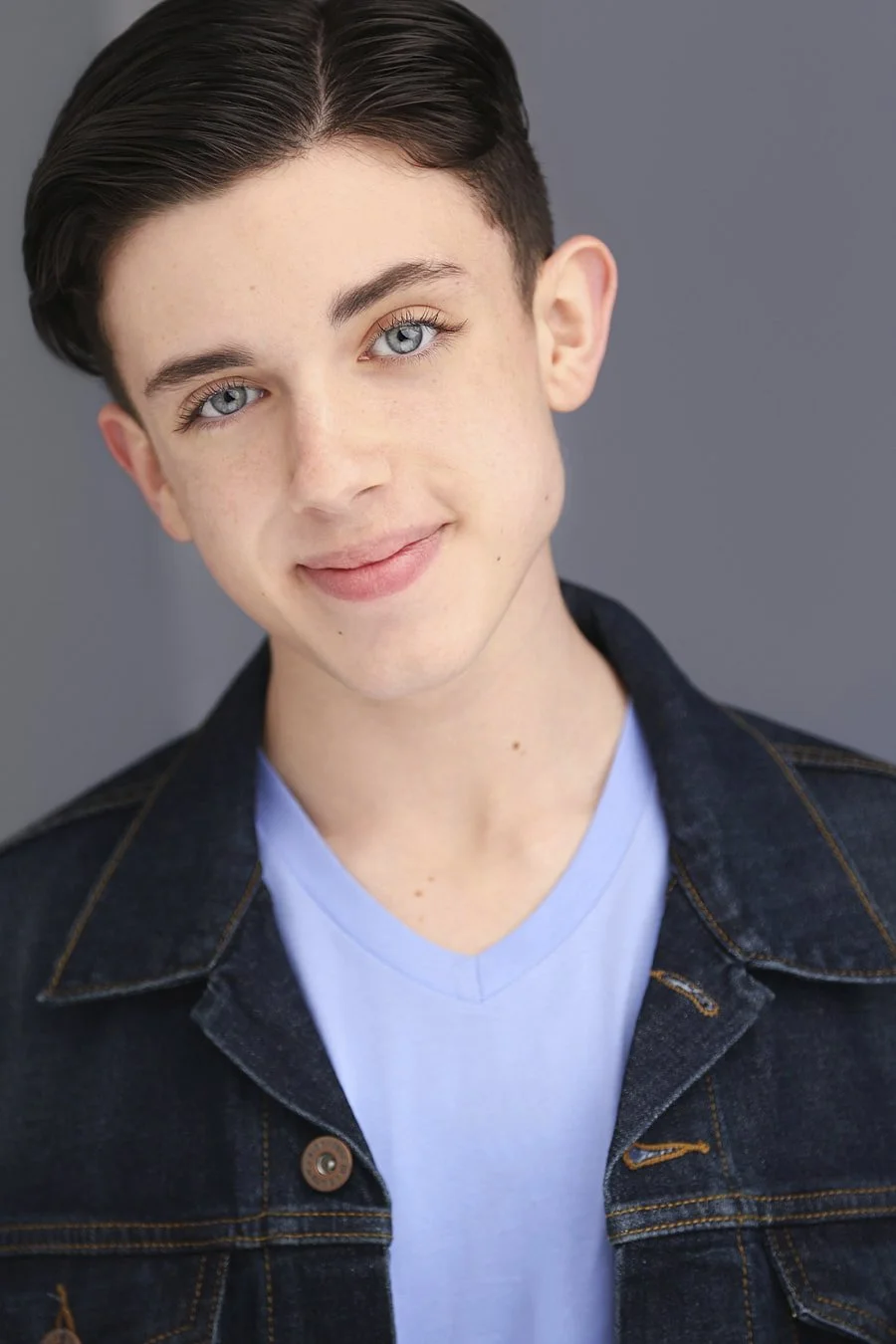 blue eyed teen actor dark hair_(2).jpg
