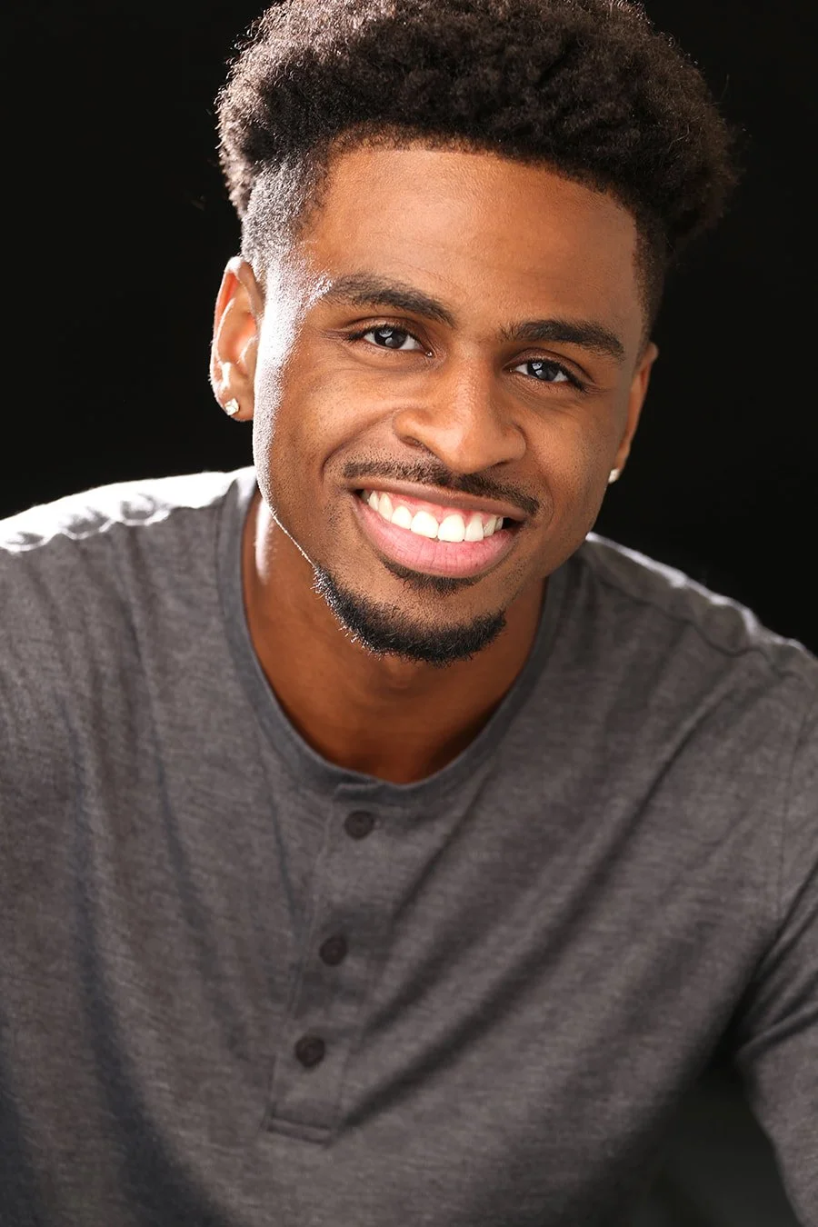 black-background-young-actor_orig.jpg