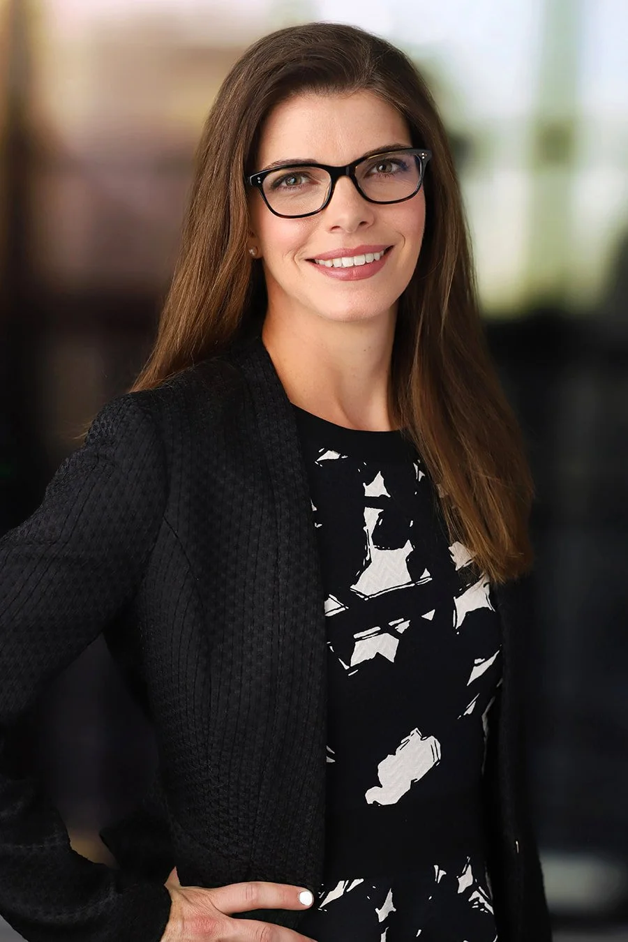 businesswoman-city-background_orig.jpg