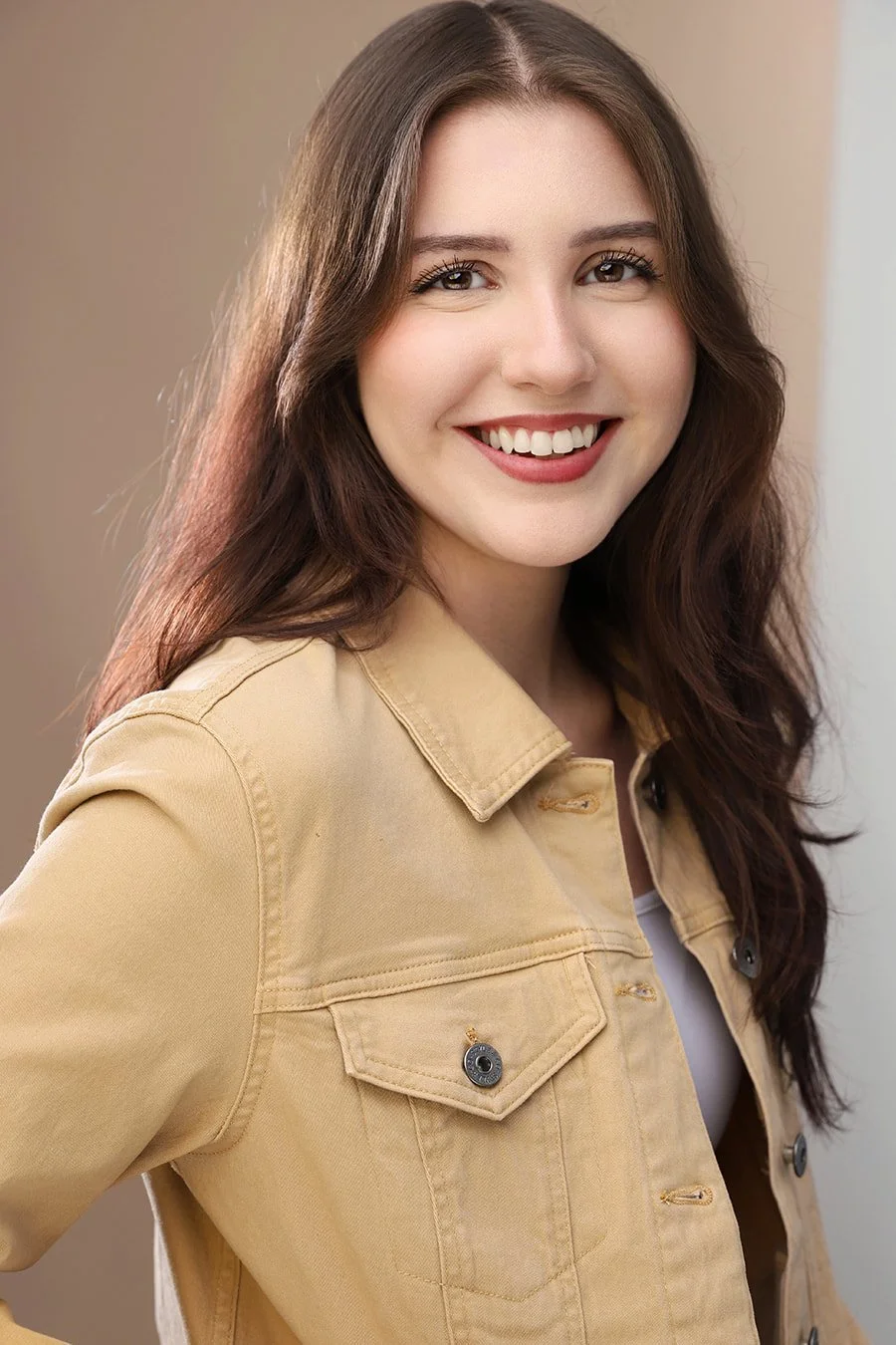 actress-tan-jean-jacket_orig.jpg