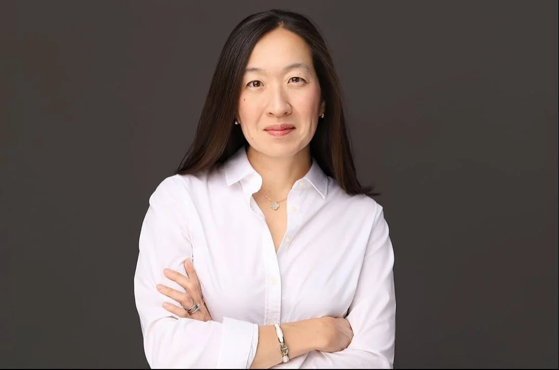 business-grey-background-white-shirt-orig-1.jpg