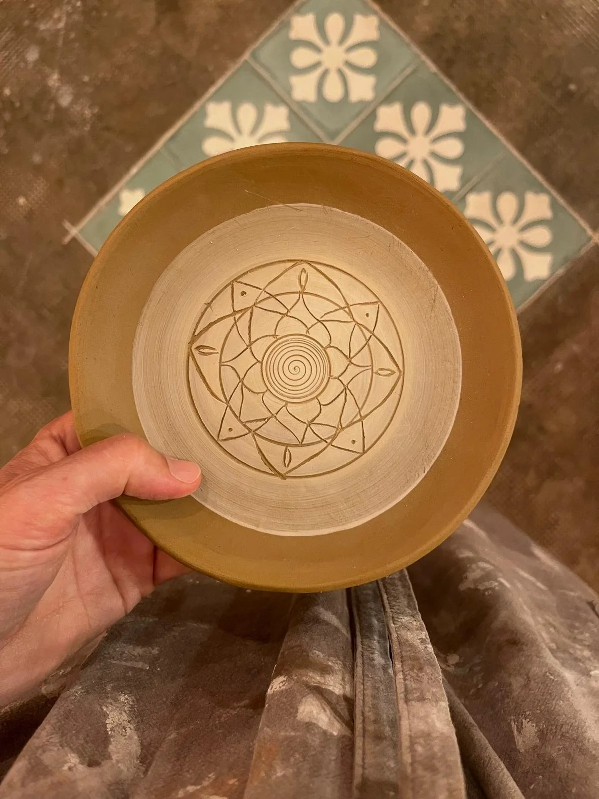 Plato Mandala · Mostaza