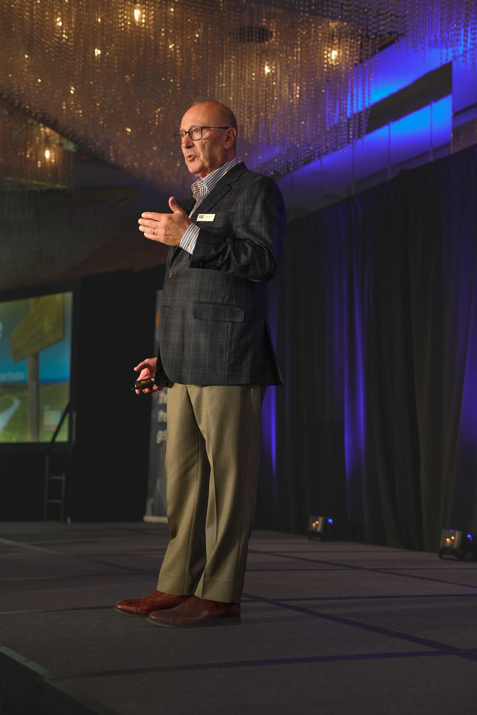 Carlos Fox presenting at a leadership event