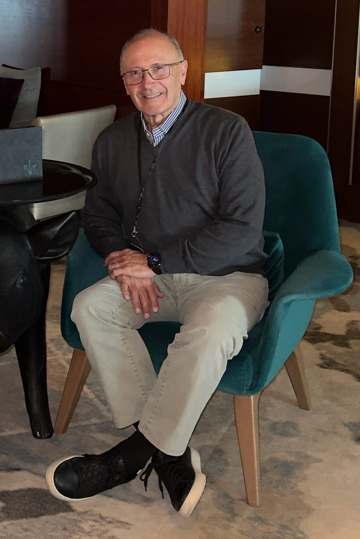 Carlos Fox in conversation during a coaching session