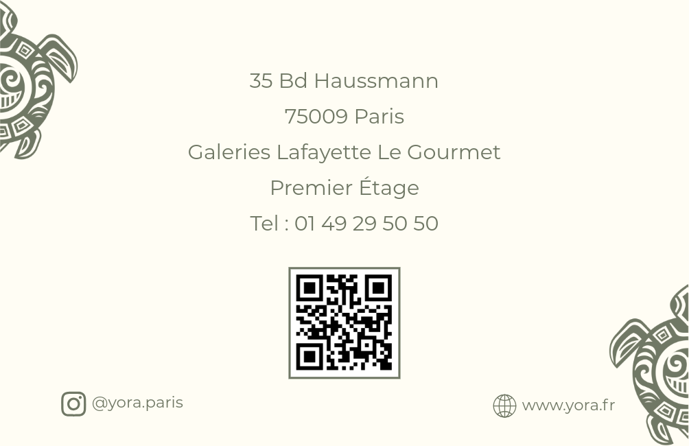 Carte de visite avec coordonnées, un symbole de tortue décoratif en haut à gauche, et une image en bas à droite du site internet www.yora.fr et le nom d'utilisateur Instagram @yora.paris, sur un fond beige clair.