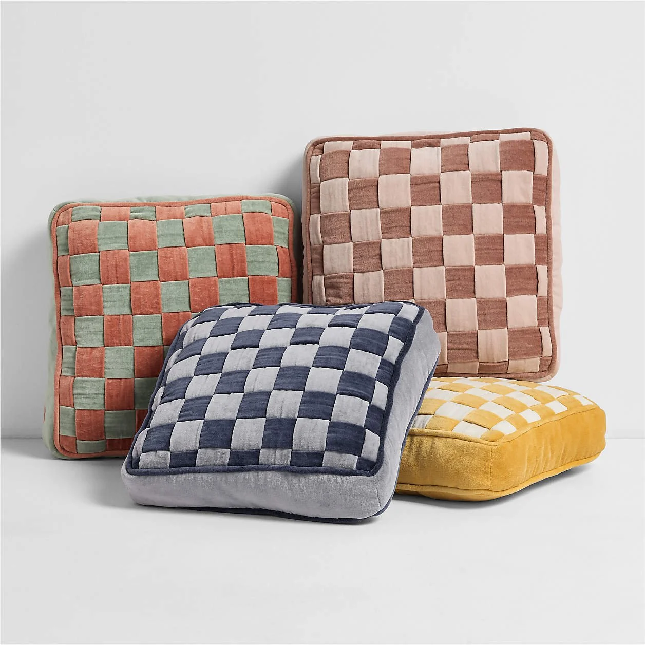 ChkrbrdVlvtThrowPillowsFSSF25.jpeg