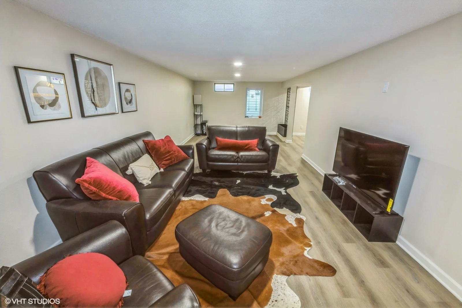 Large screen Roku smart TV.  Perfect for all your streaming apps.