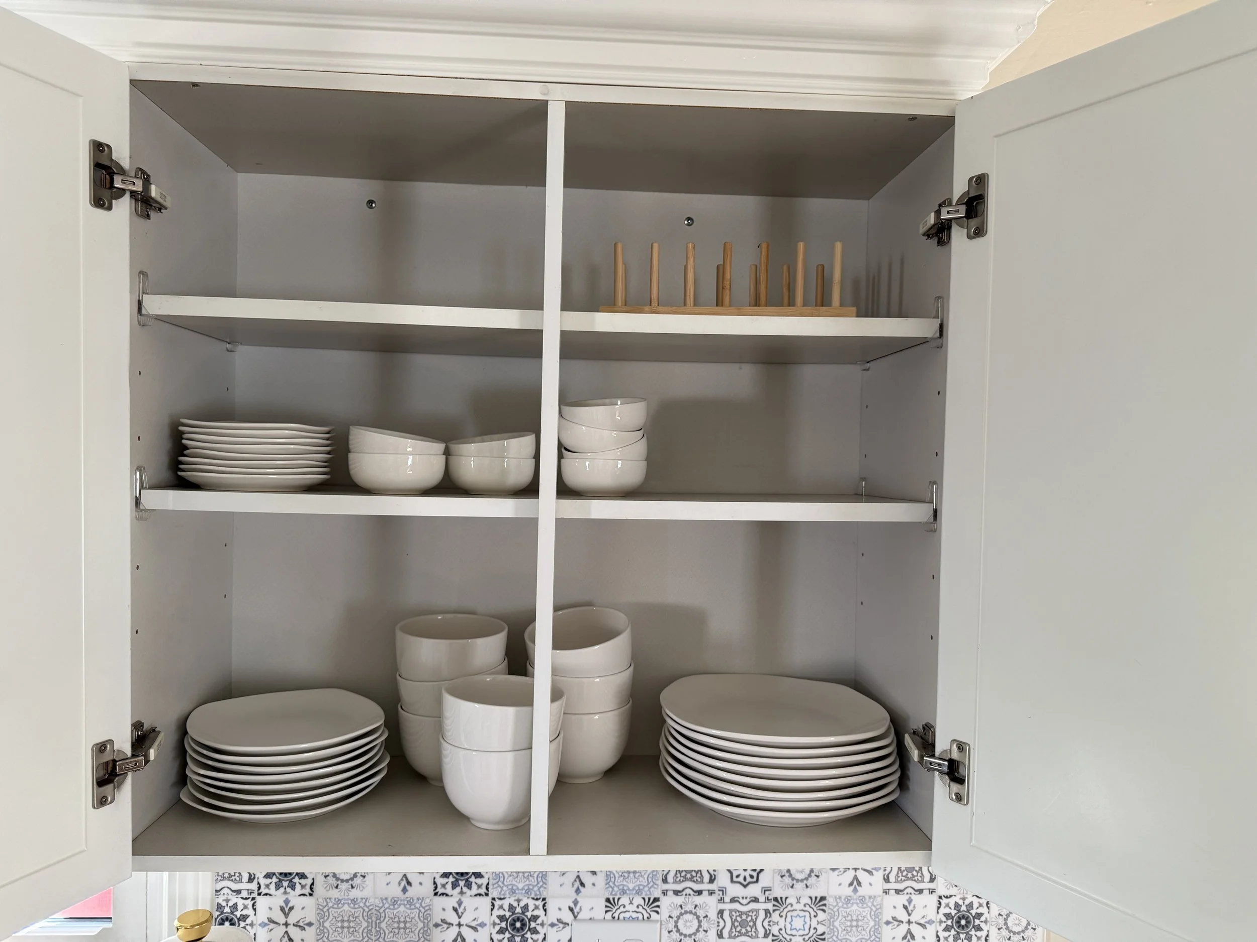 Dinnerware and bowls.
Fully equipped kitchen for extended stays.
