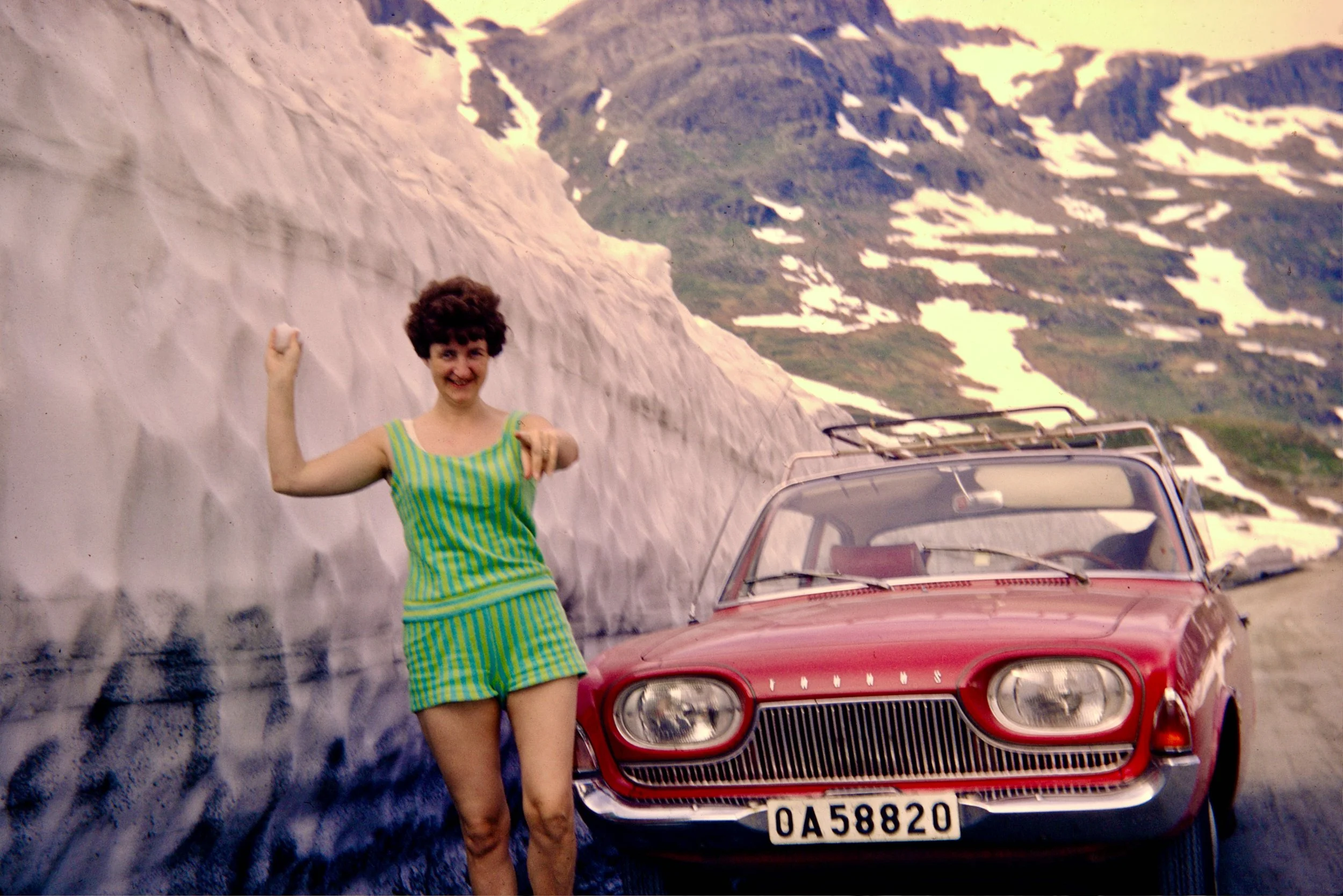 Skannad gamal nostalgisk diabild från norska fjällen.