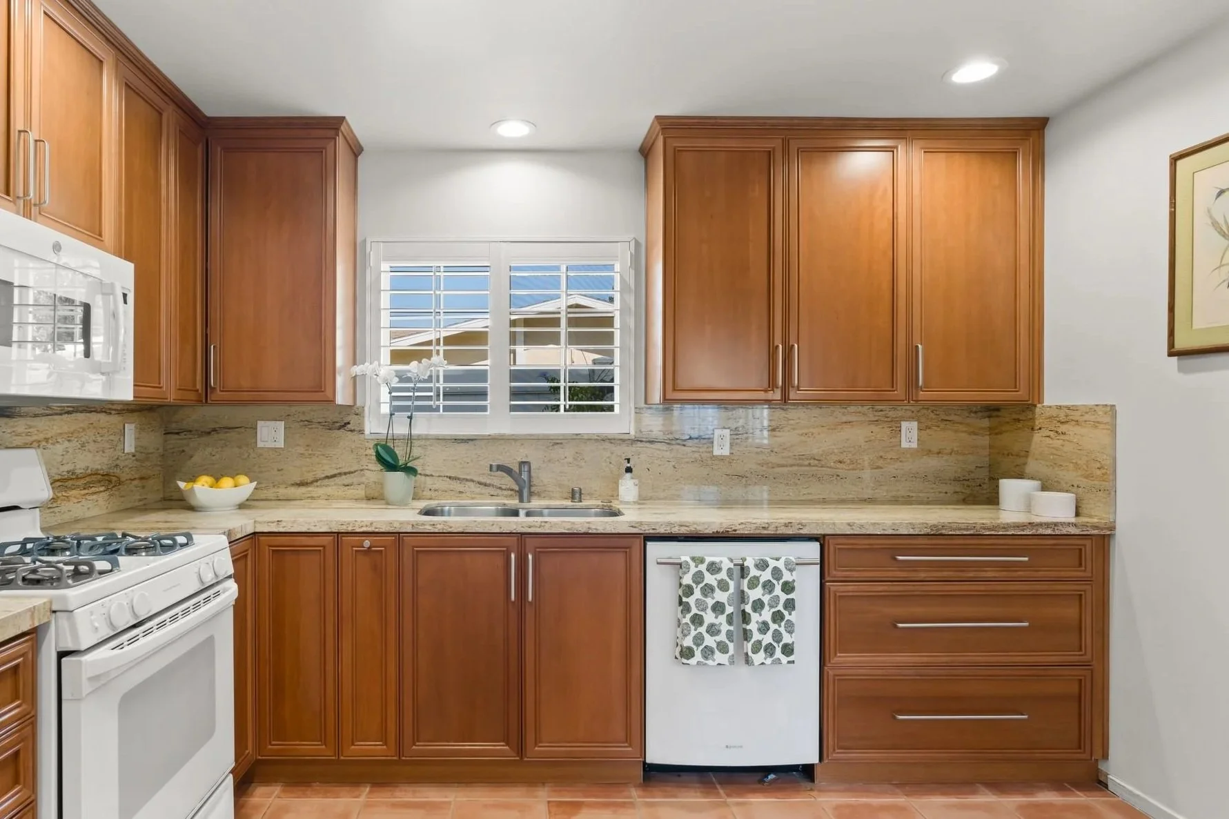 2554 Neptune Place Remodeled Eat in Kitchen with Granite Counters & Custom Cabinetry