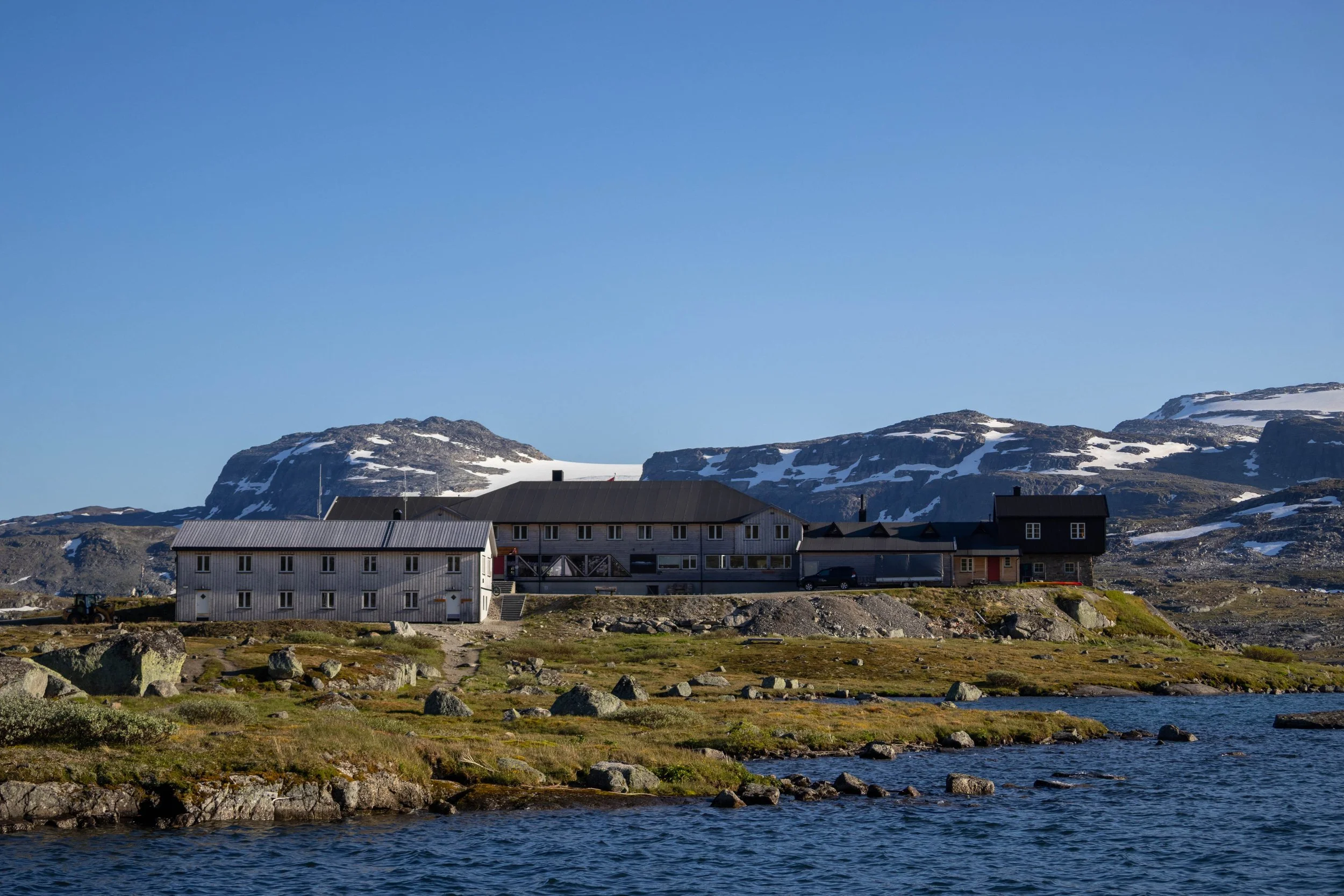 Exterior view of Finsehytta when approaching from Finse Stasjon.