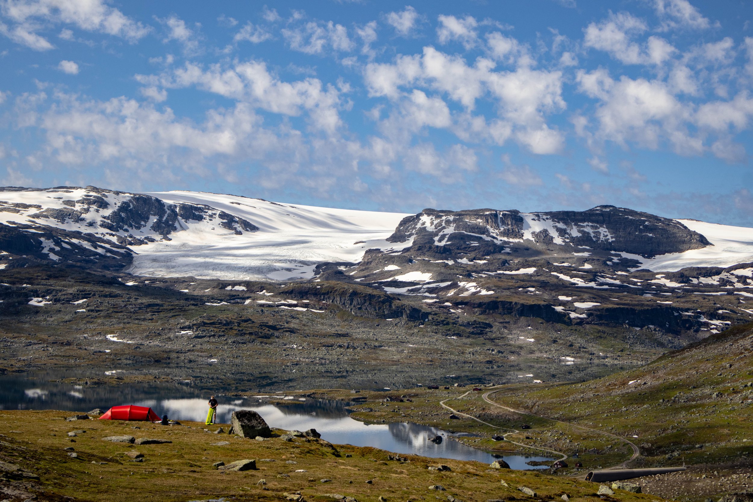 The view of Hardangerjøkulen as you depart Finsehytta.