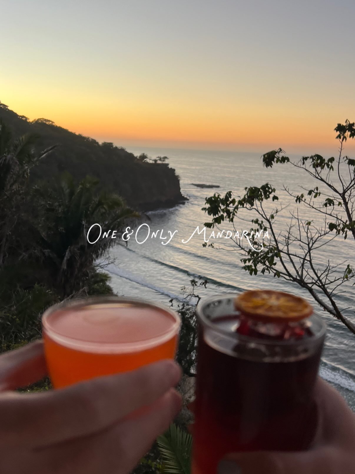 10 reasons I love @oomandarina and honestly I could&rsquo;ve made this 20. Swipe through, because you need to see #4 and #9 for yourselves 👀

#letyourmindunwind #mandarina #mexico