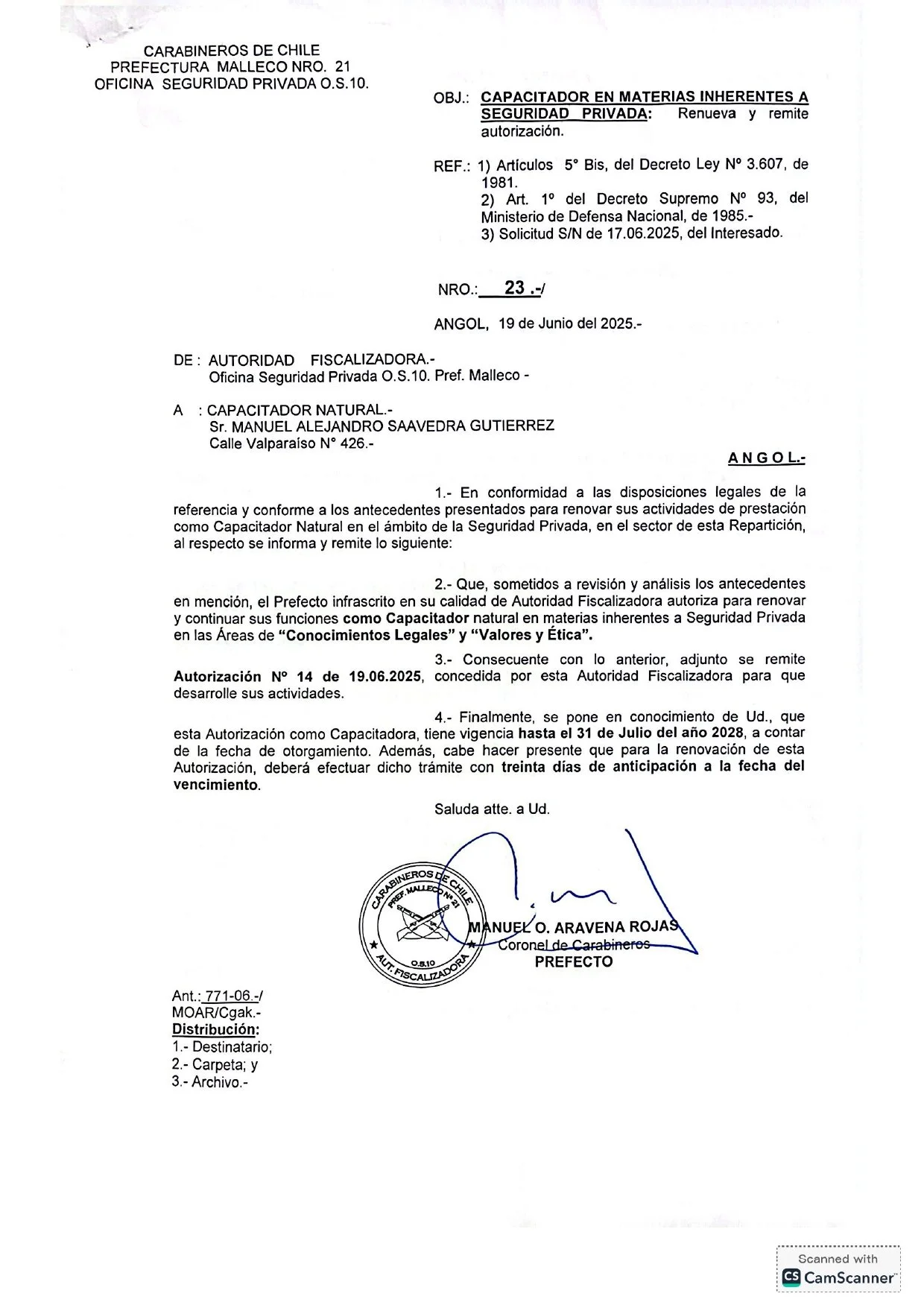 Documento oficial emitido por Carabineros de Chile, en Buenos Aires, firmado por el Coronel Manuela Aravena Rojas, con sello y firma, relacionado con la certificación de un capacitador en materias inherentes a seguridad privada.