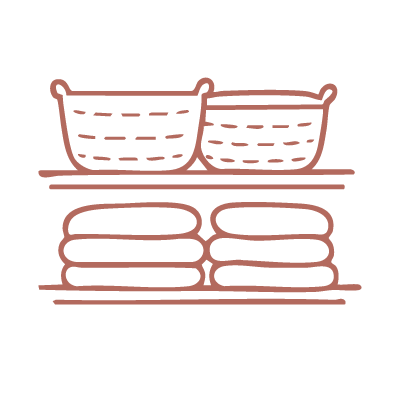 Line drawing of two baskets on a shelf with folded towels underneath.