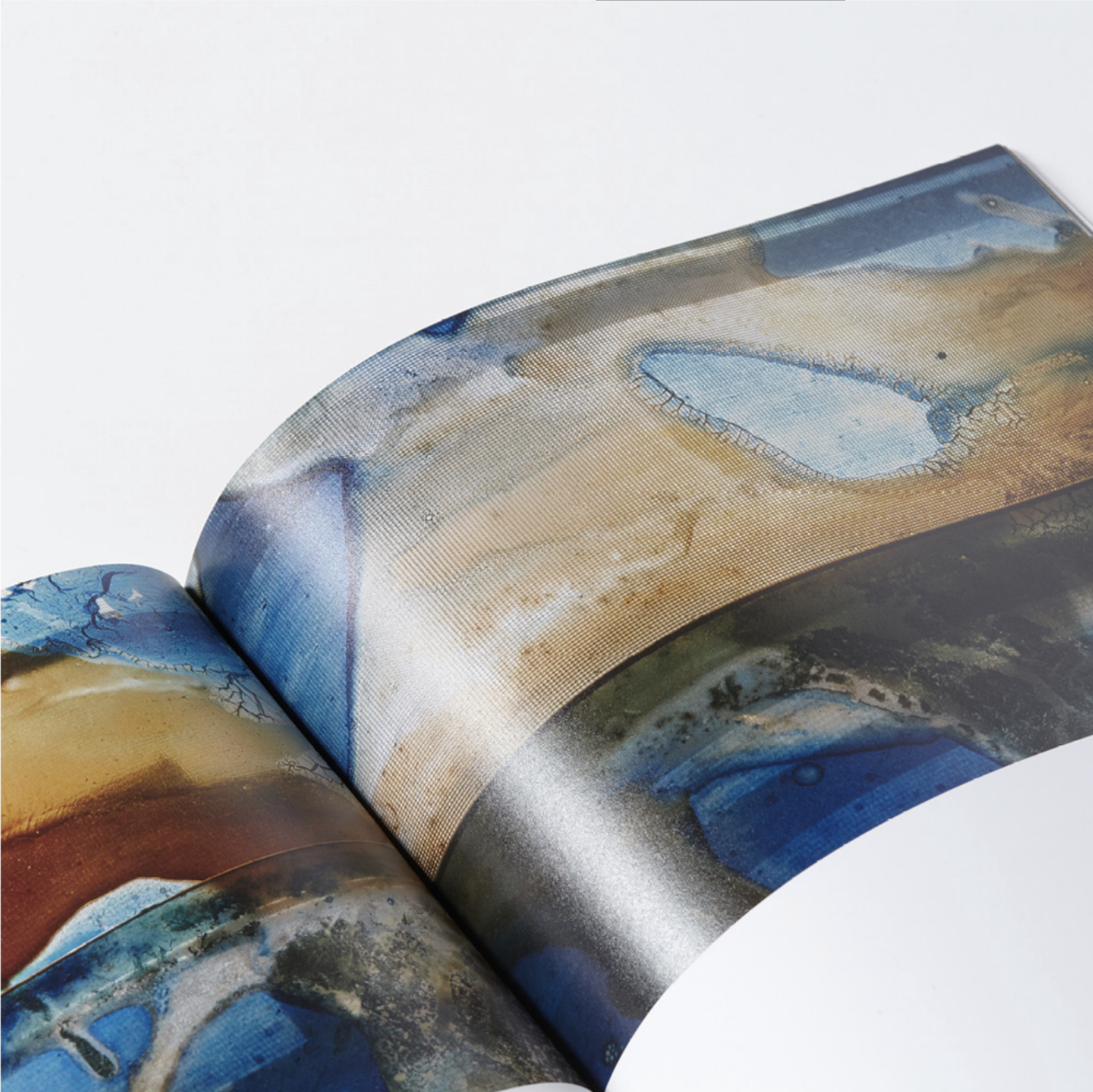 moder-n, report age, edit: akira takamiya
art direction & design: satoshi suzuki
contribution: wolfgang tillmans, eric gyamfi, masayuki shioda, takayuki kobayashi (flotsam books), soichiro nakamura, reiko toyama, masato matsumura, chim↑pom
