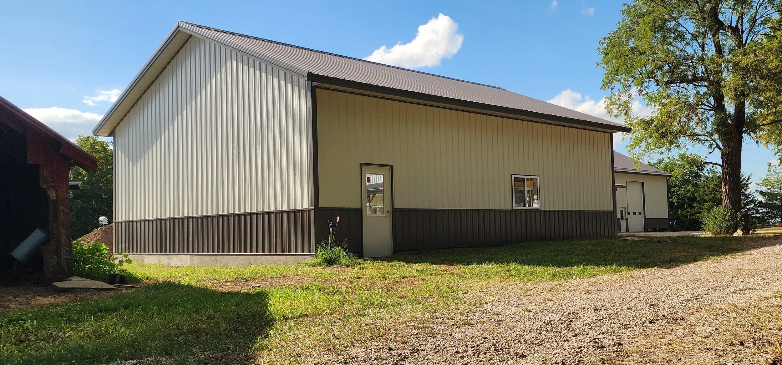 tall three car garage in mo.jpg