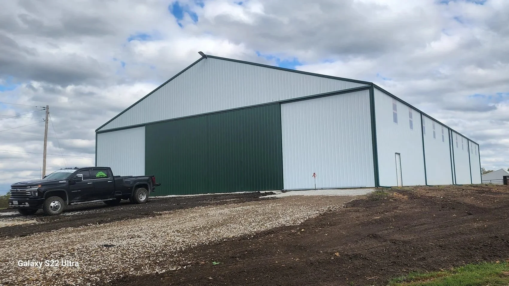 80x144x18+pole+barn+with+metal+siding+in+modena+mo.jpg