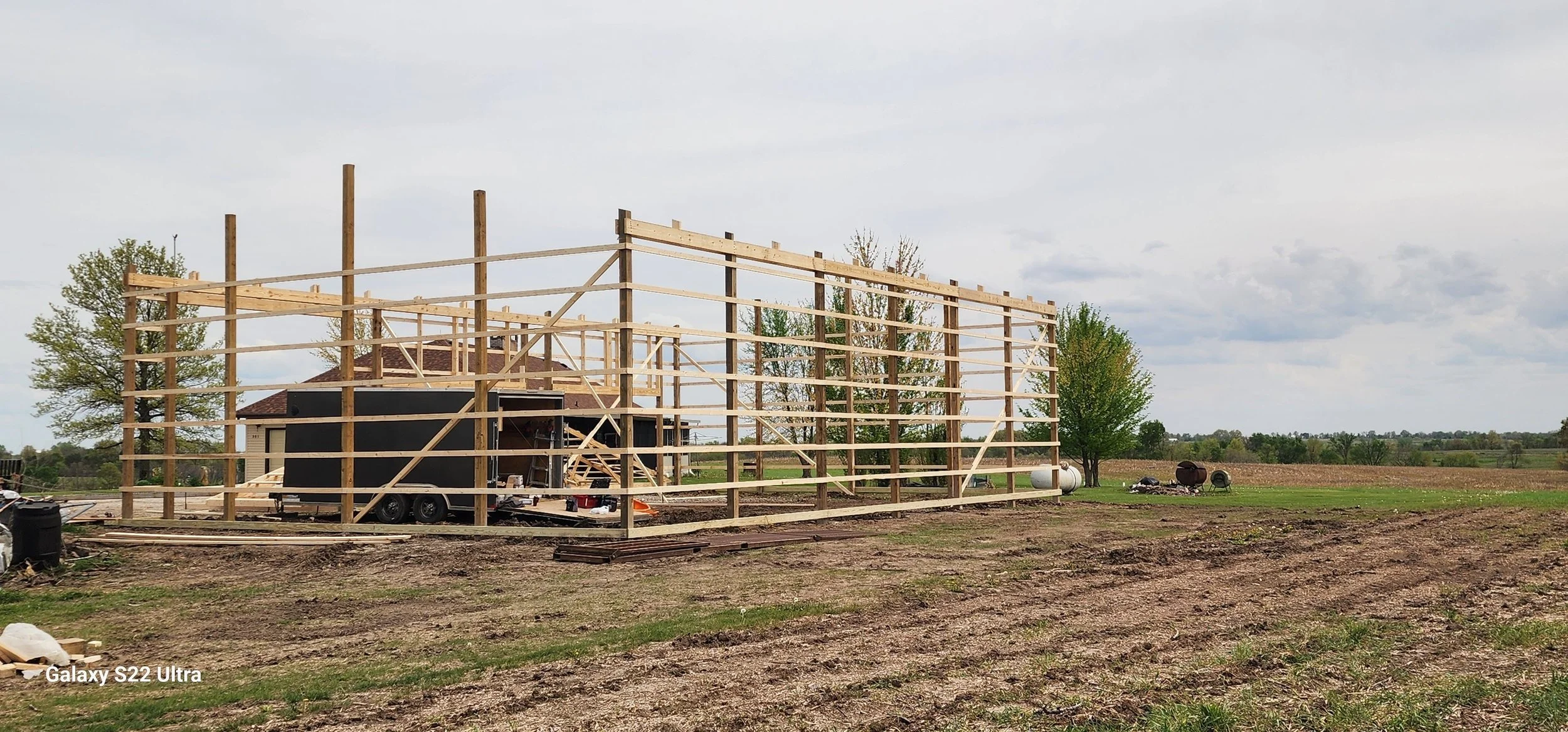 40x60x16 pole barn in north central mo.jpg