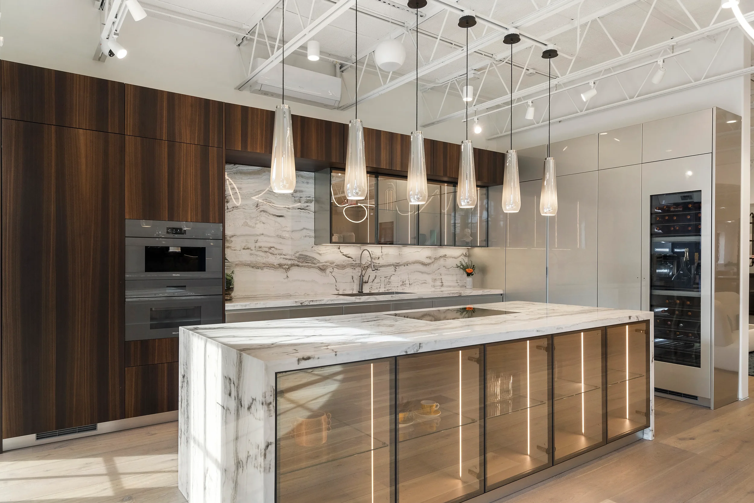 European Collection Mira Display.webp