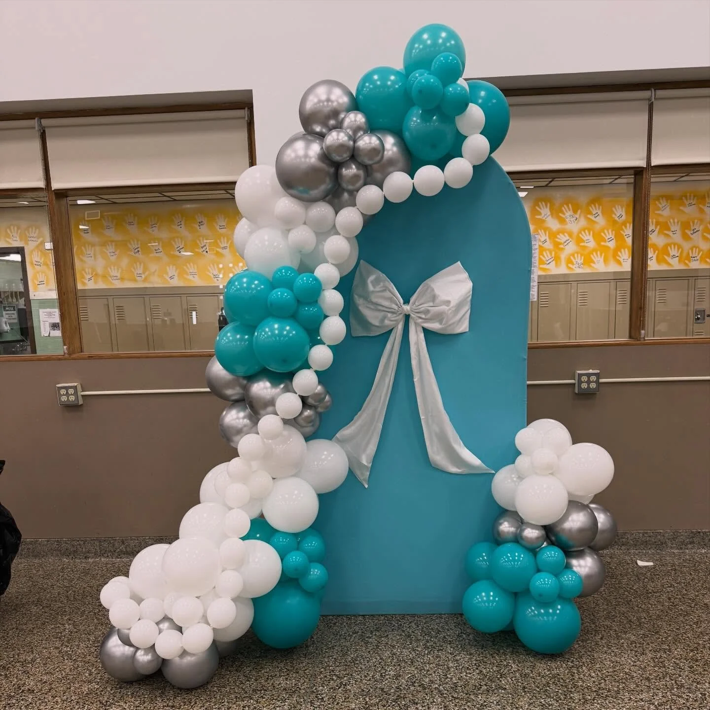 Little ladies dance #2 for the year! This time it was Tiffany themed! Diamonds are a girls best friend 💎 We made sure to capture the perfect look with the bow, the pearl looking balloons, and the teal white and silver balloons.. a show stopper for s