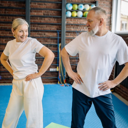 5 exercices incontournables pour séniors et personnes déconditionnées (sans se blesser)