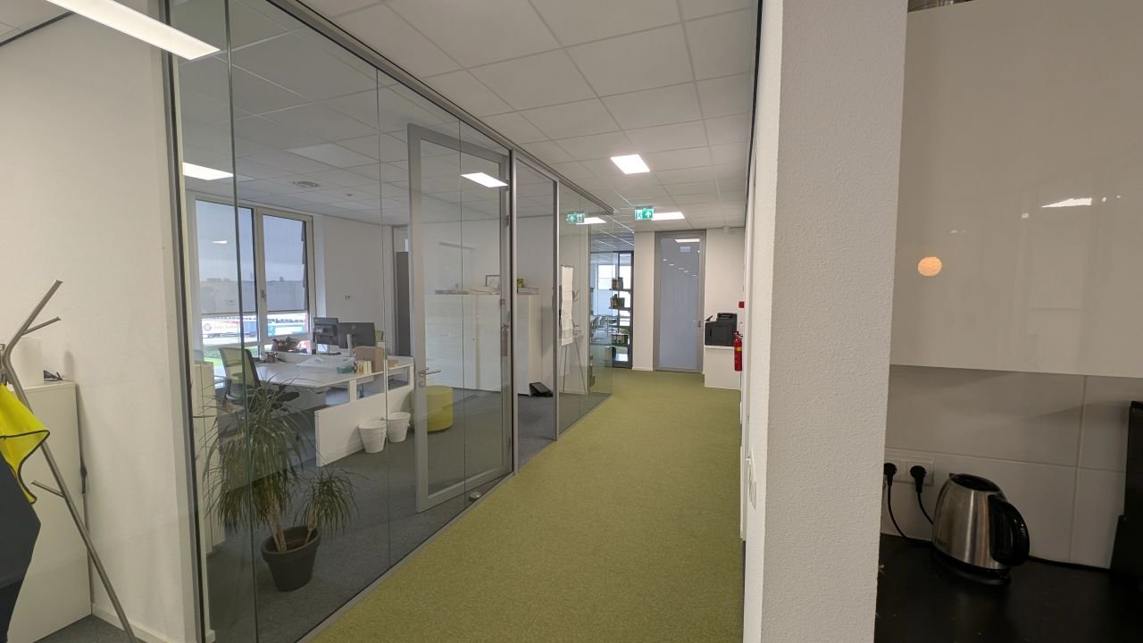 De koptelefoon in de kantoortuin