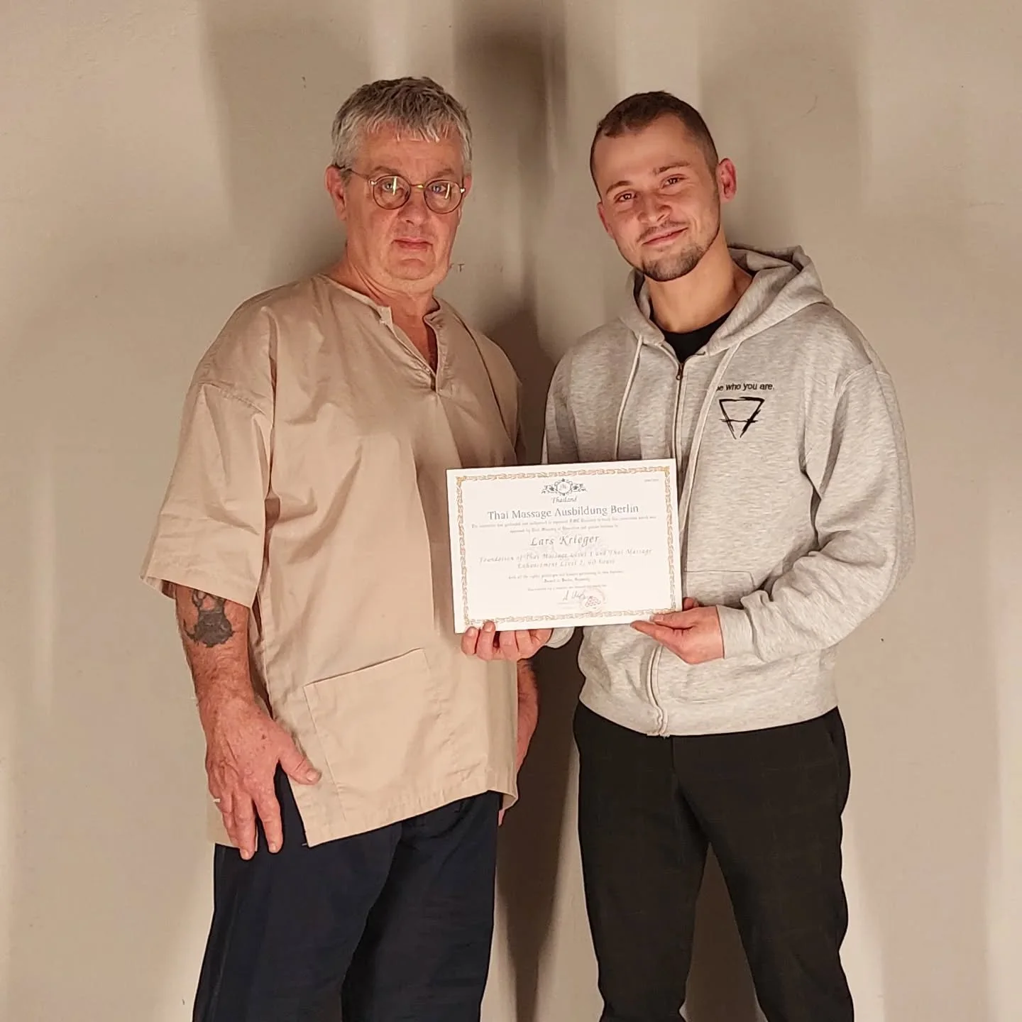 Thai Massage LVL 1 &amp; 2 !! Ab jetzt wird jeden Tag ge&uuml;bt. Dank an Andreas der nicht nur ein guter Lehrer war sondern auch eine riesen Inspiration im traditionellen Thai Kampf und der alten Traditionen. Riesen Dank.
.
Nicht jeder hat den Anspr