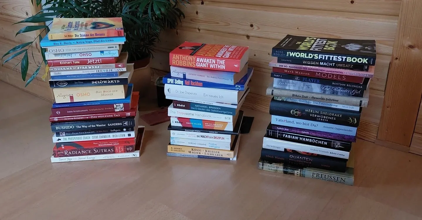 Was sind eure drei hilfreichsten &amp; unterhaltsamsten B&uuml;cher?
.
.
#b&uuml;cher #romane #pers&ouml;nlichkeitsentwicklung  #selbstverwirklichung #wissen #sch&ouml;nheit #poesie #lesen #lieblingsb&uuml;cher #esoterik #wissenschaft #geschichte #tr