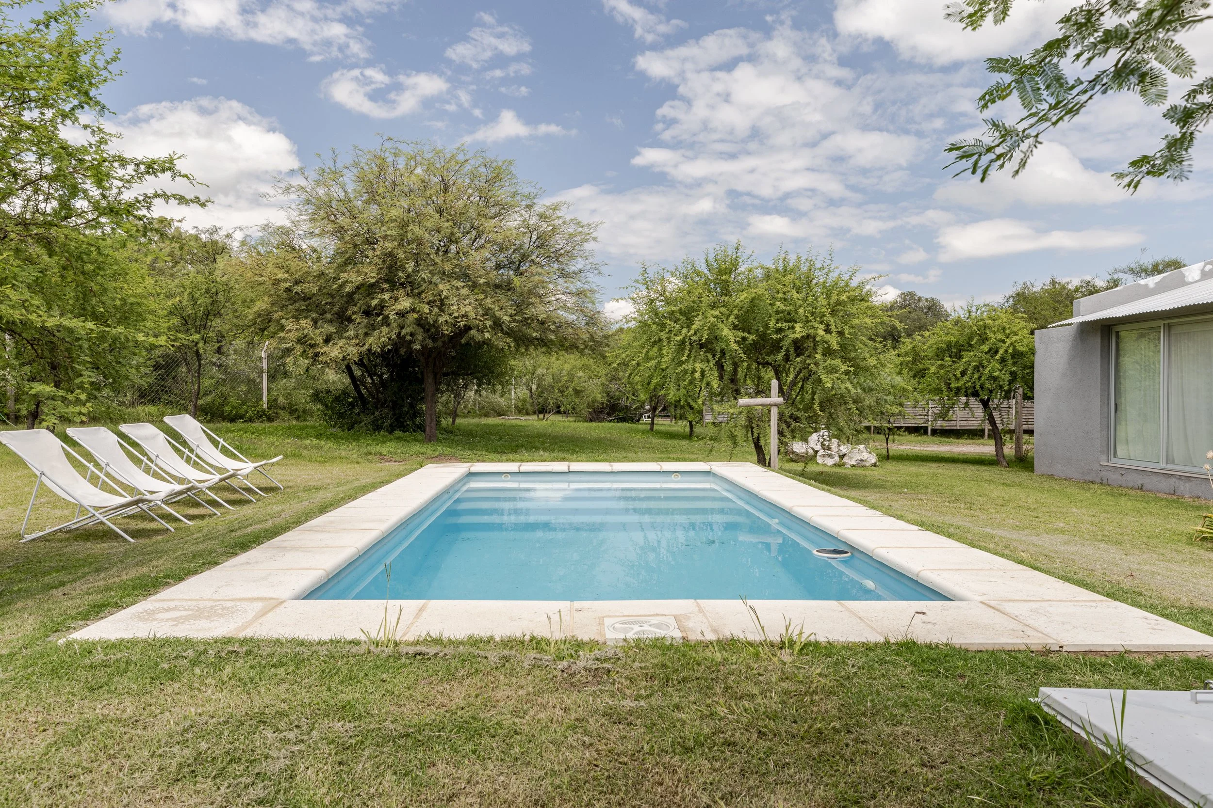 Nidos_casa_exterior_pileta.jpg