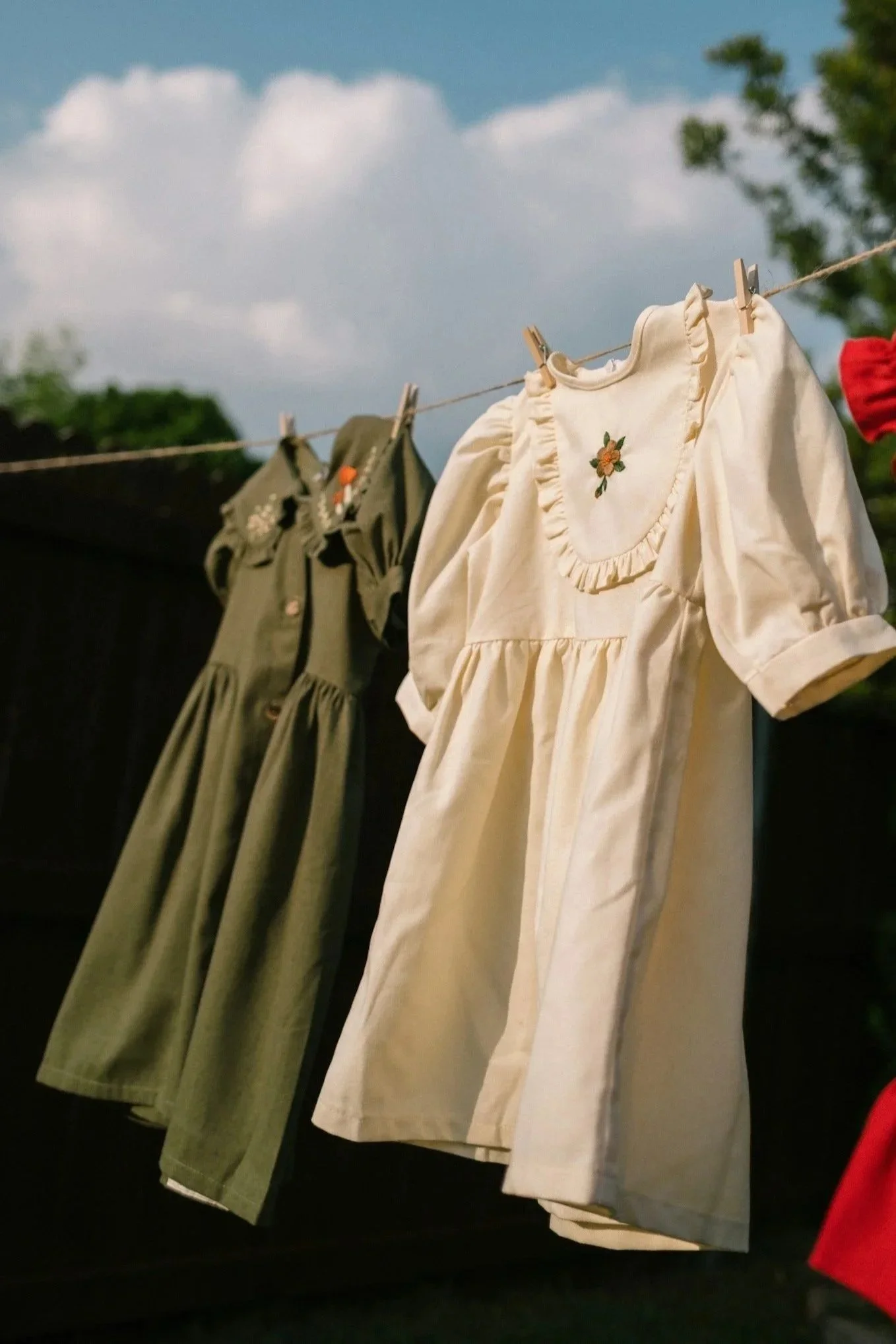 Family friendly buying and selling secondhand at one of the best resale stores in Virginia Beach, Elden Preloved Market. 