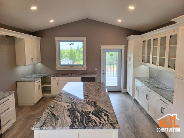 Where craftsmanship meets modern living ✨

This custom kitchen by ALTL Construction blends timeless design with high-end finishes featuring a stunning custom cabinetry and a bright, open layout built for everyday living and entertaining. Every detail