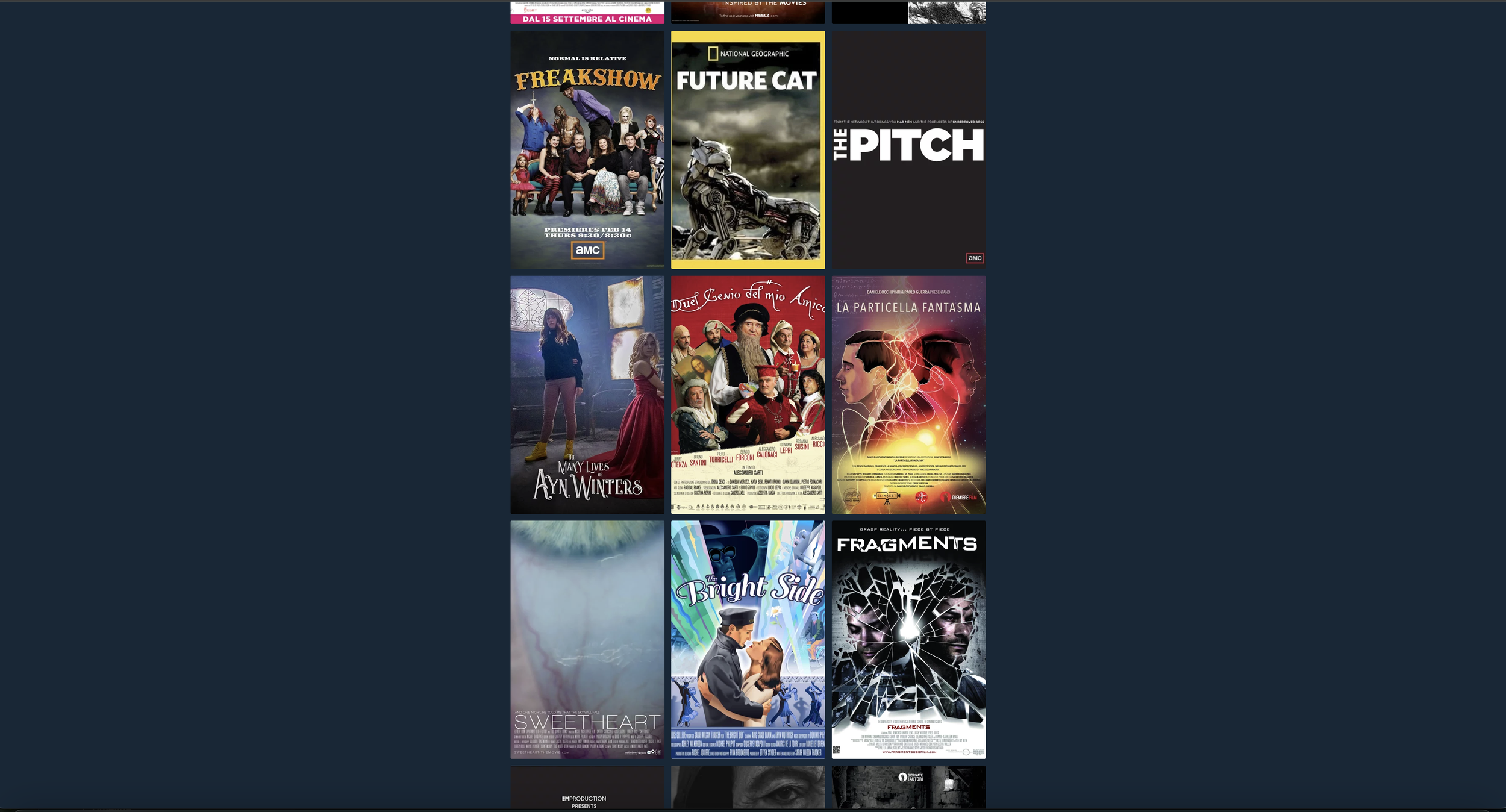 Visualizzazione di copertine di film e programmi televisivi, tra cui 'Freakshow', 'Future Cat', 'The Pitch', 'Ayn Winter', 'Duel Genio del mio Amico', 'La Particella Fantasma', 'Sweetheart', 'Bright Side' e 'Fragments', disposte in una griglia su sfo