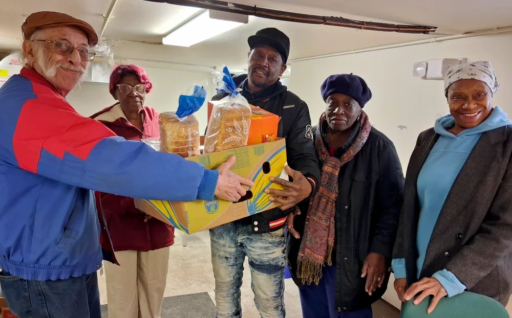 Five ESWA members soring food in boxes