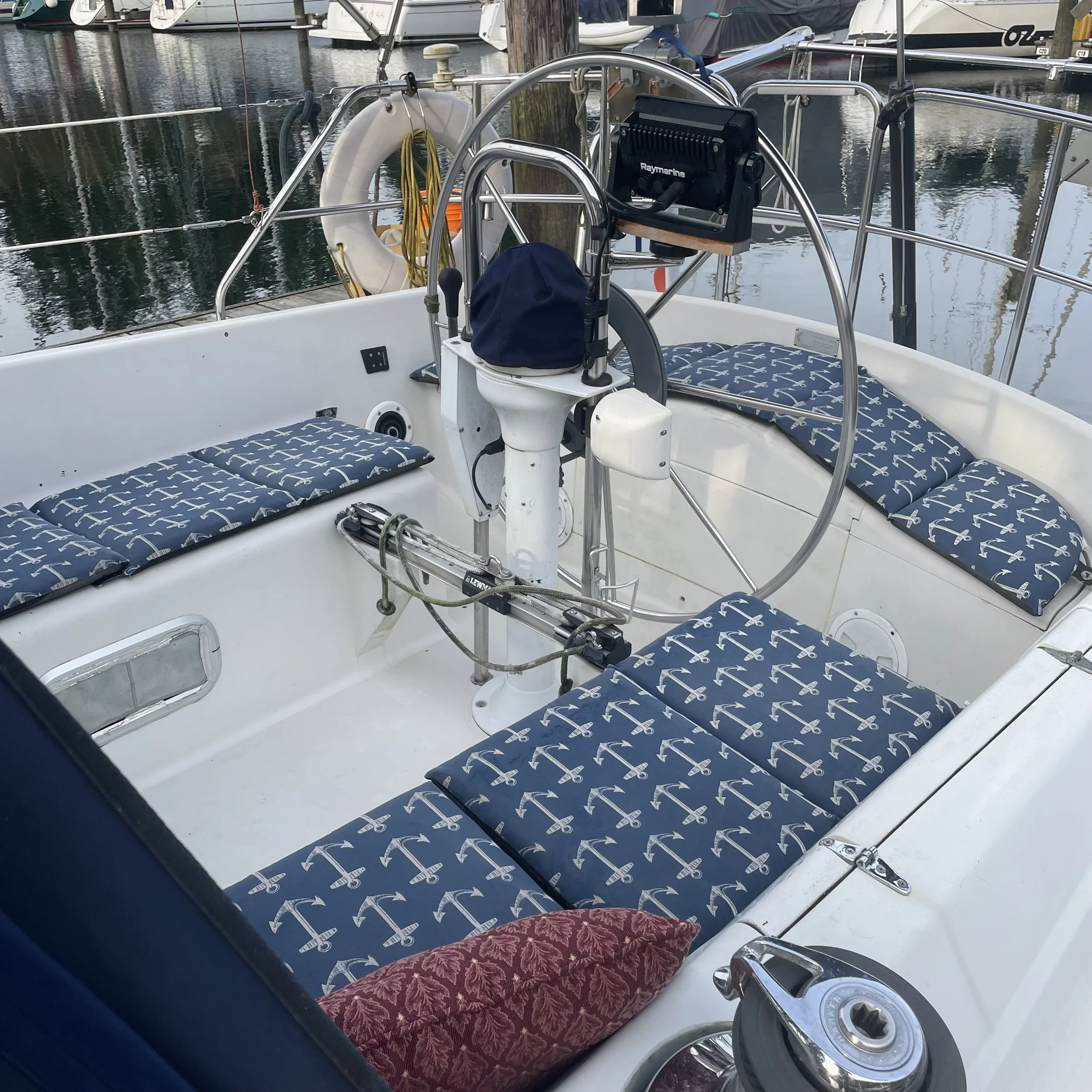 A safe, protected and comfortable cockpit for the crew with good side visibility for the helms person. 