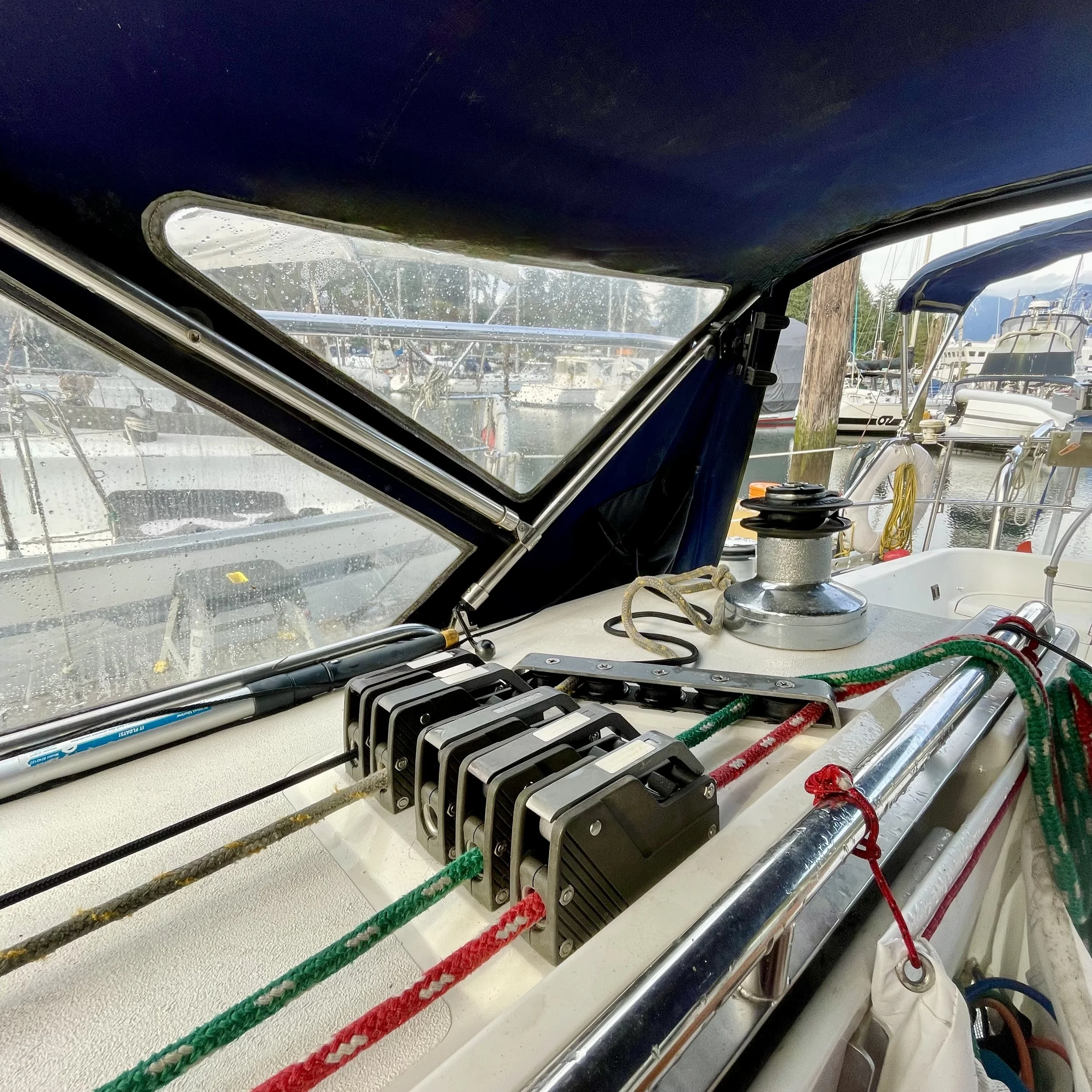 Jiffy reefing with two reef points and main and spin halyards.