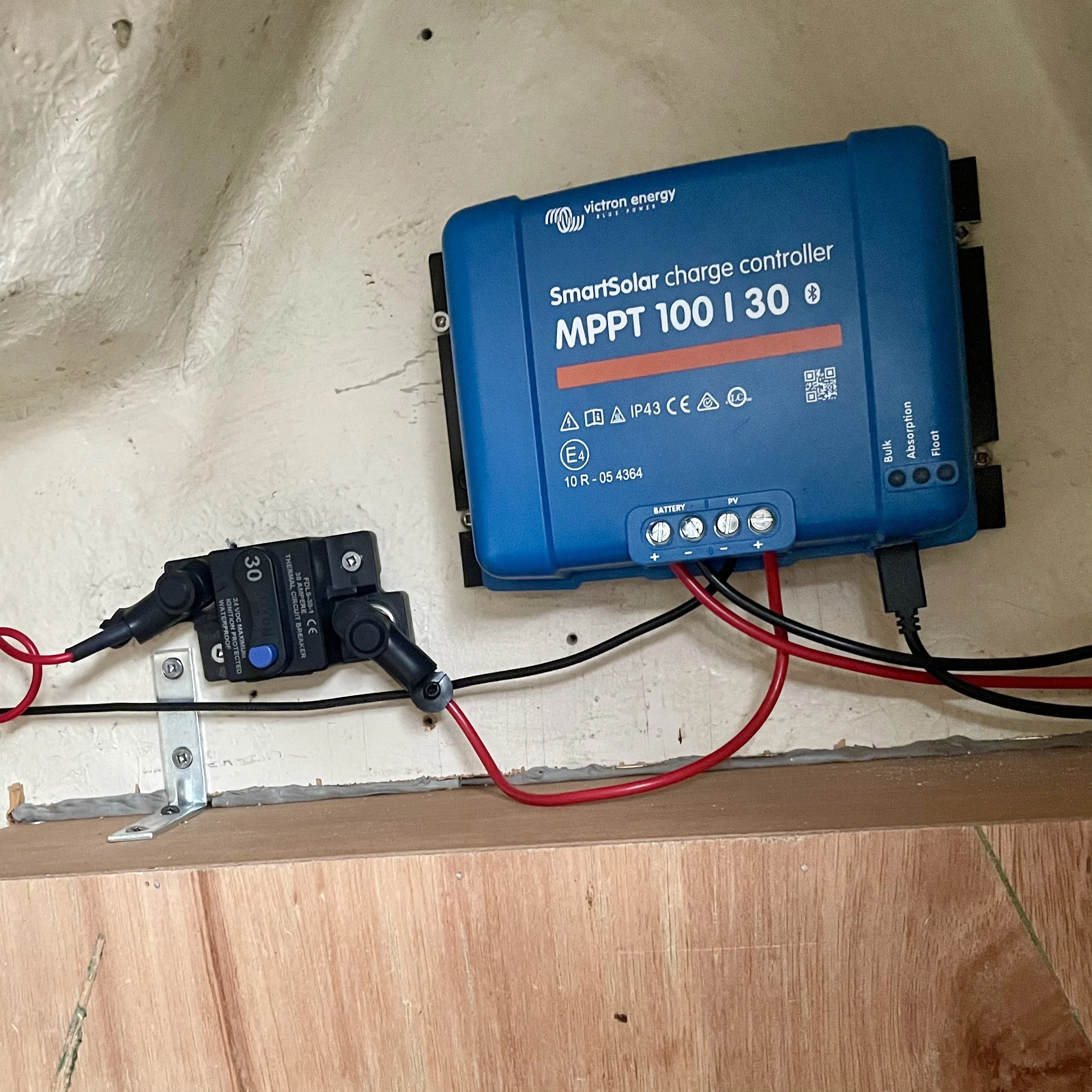 Victron MPPT 100 30A solar controller for bimini mounted flexible solar panels (250W). 