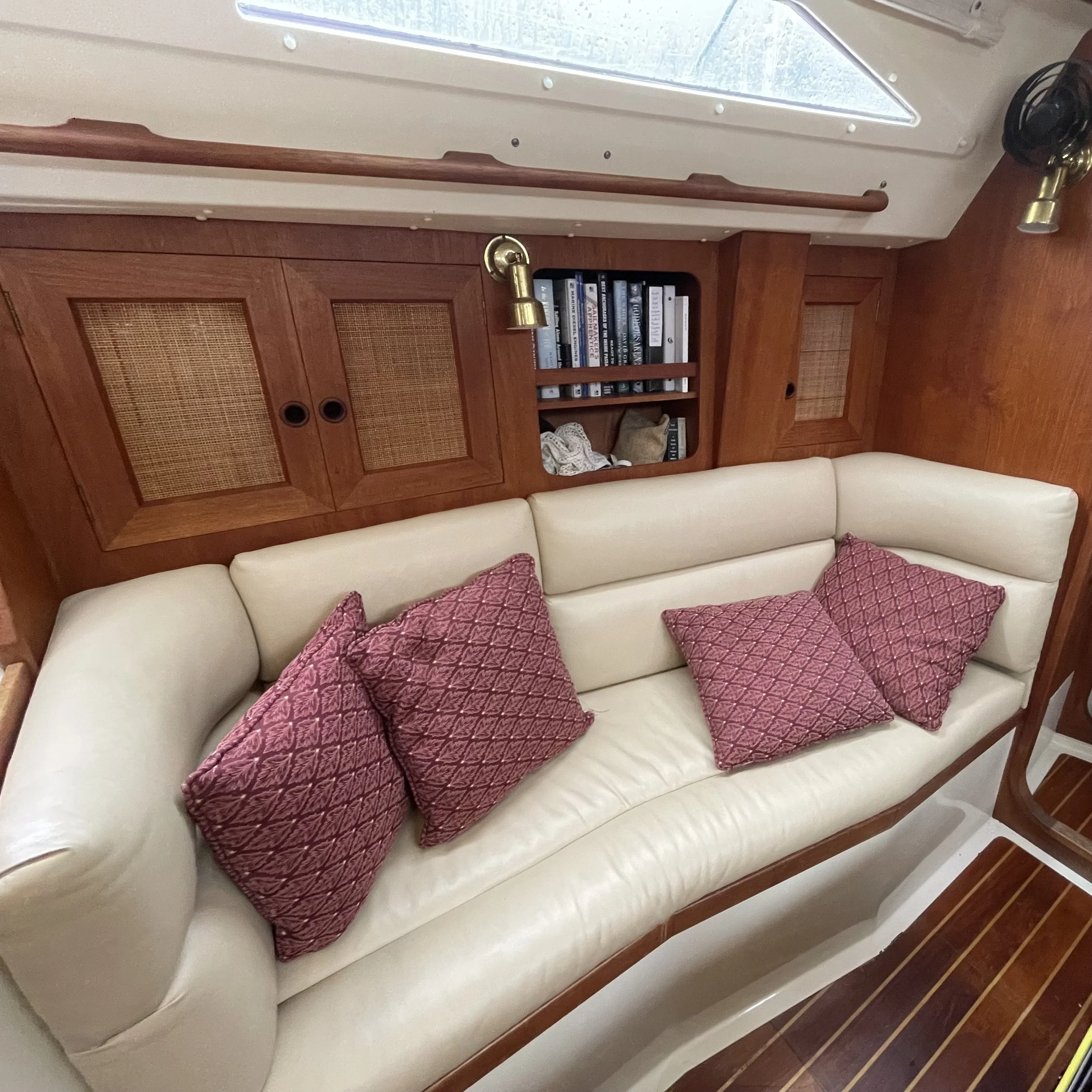 Water tanks under both settees. 