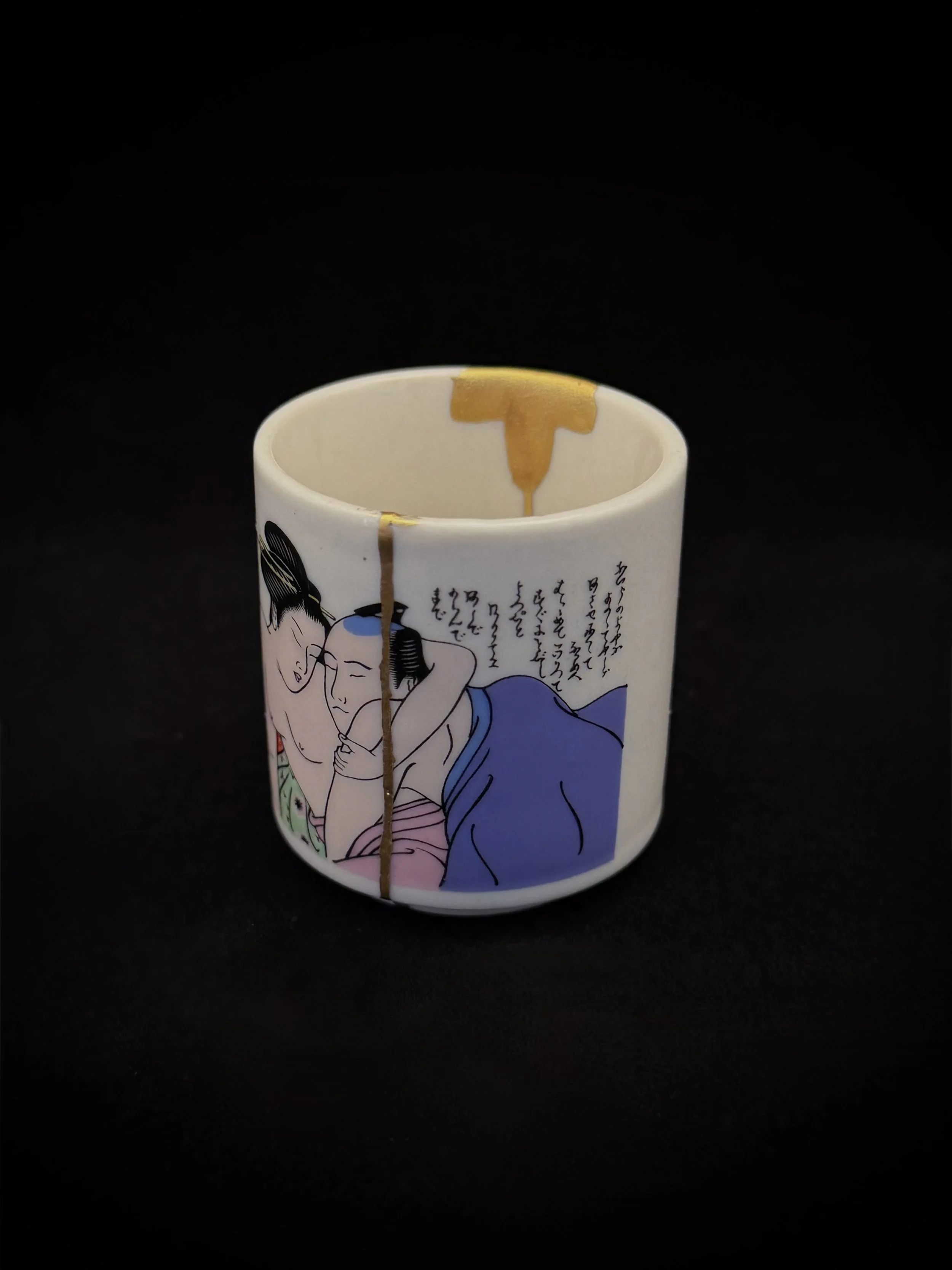 A little sake cup featuring shunga, the playful, erotic prints of the Edo period.

Somehow the kintsugi repair ended up being... surprisingly on brand. 🙈