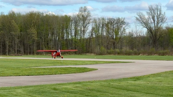 A lovely Friday afternoon at Elyria Airport! They joys of a flying club. #savillianairflyingclub