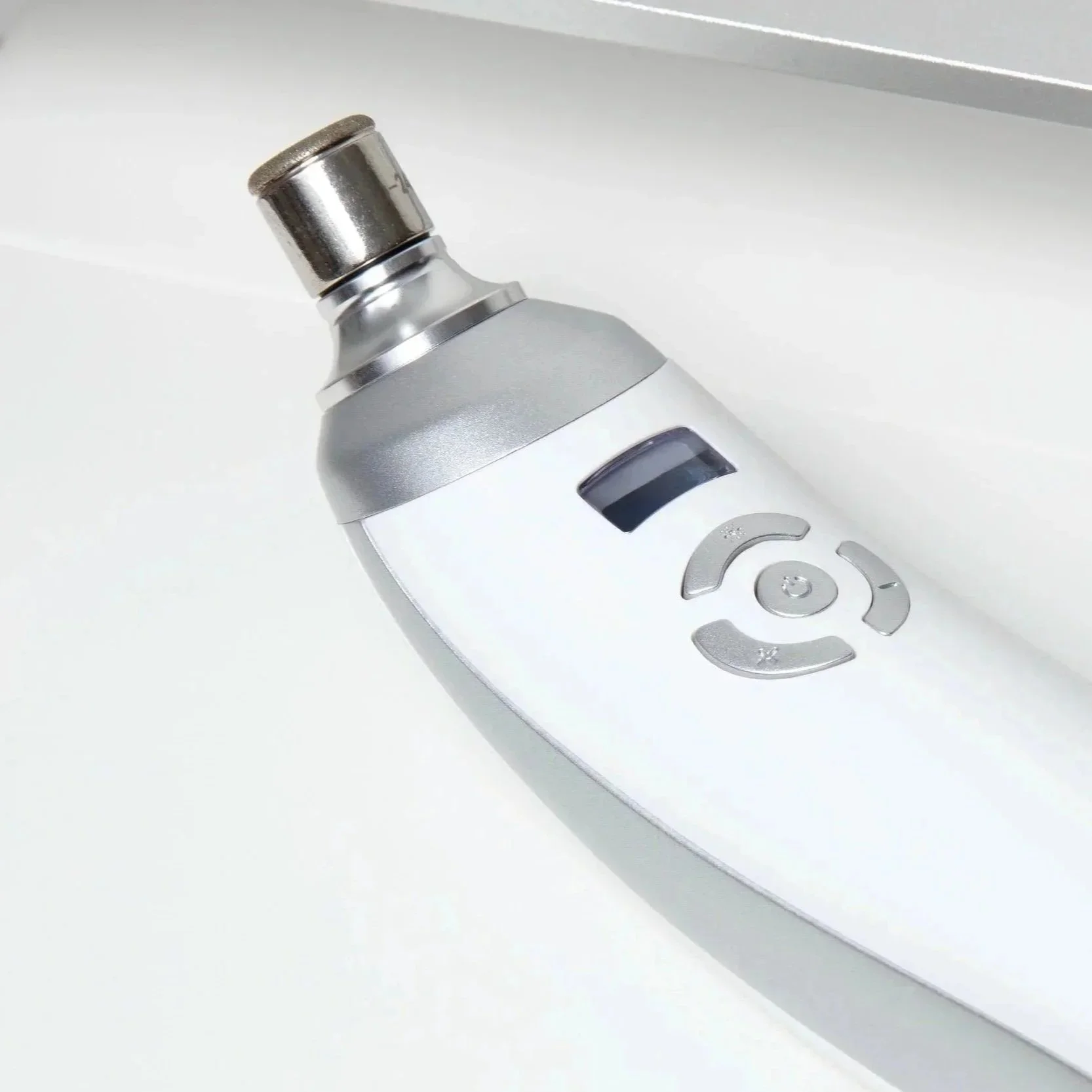 Hydra Pure+ device image.
Diamond Dermabrasion 