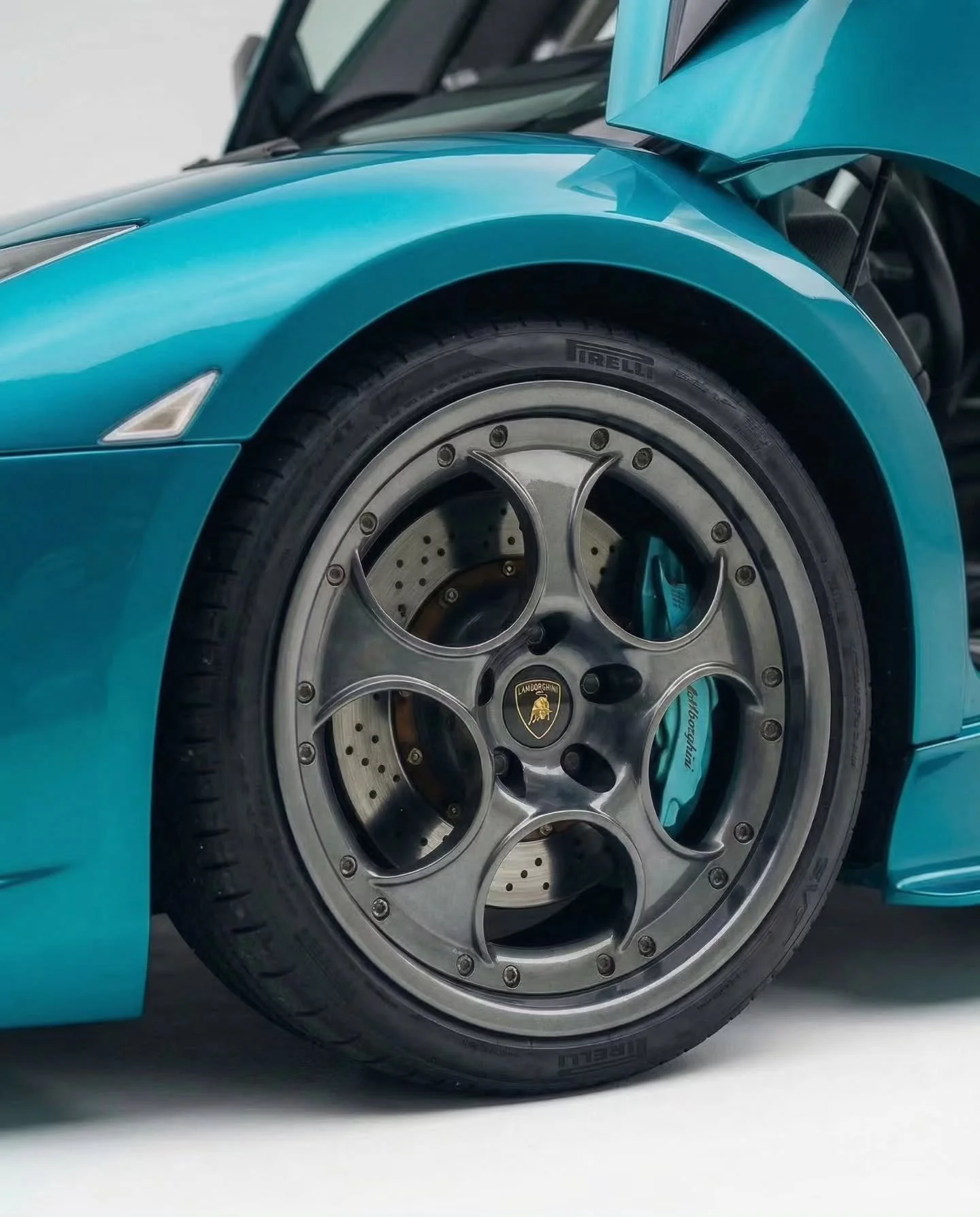 Murci&eacute;lago Concept.

Studio precision.

But there was no studio.

No transport.
No production day.
No logistics.

We took the existing photos and turned them 
into clean studio-grade visuals.

Simple.

But Elevated.

Comment &ldquo;LAMBO&rdquo