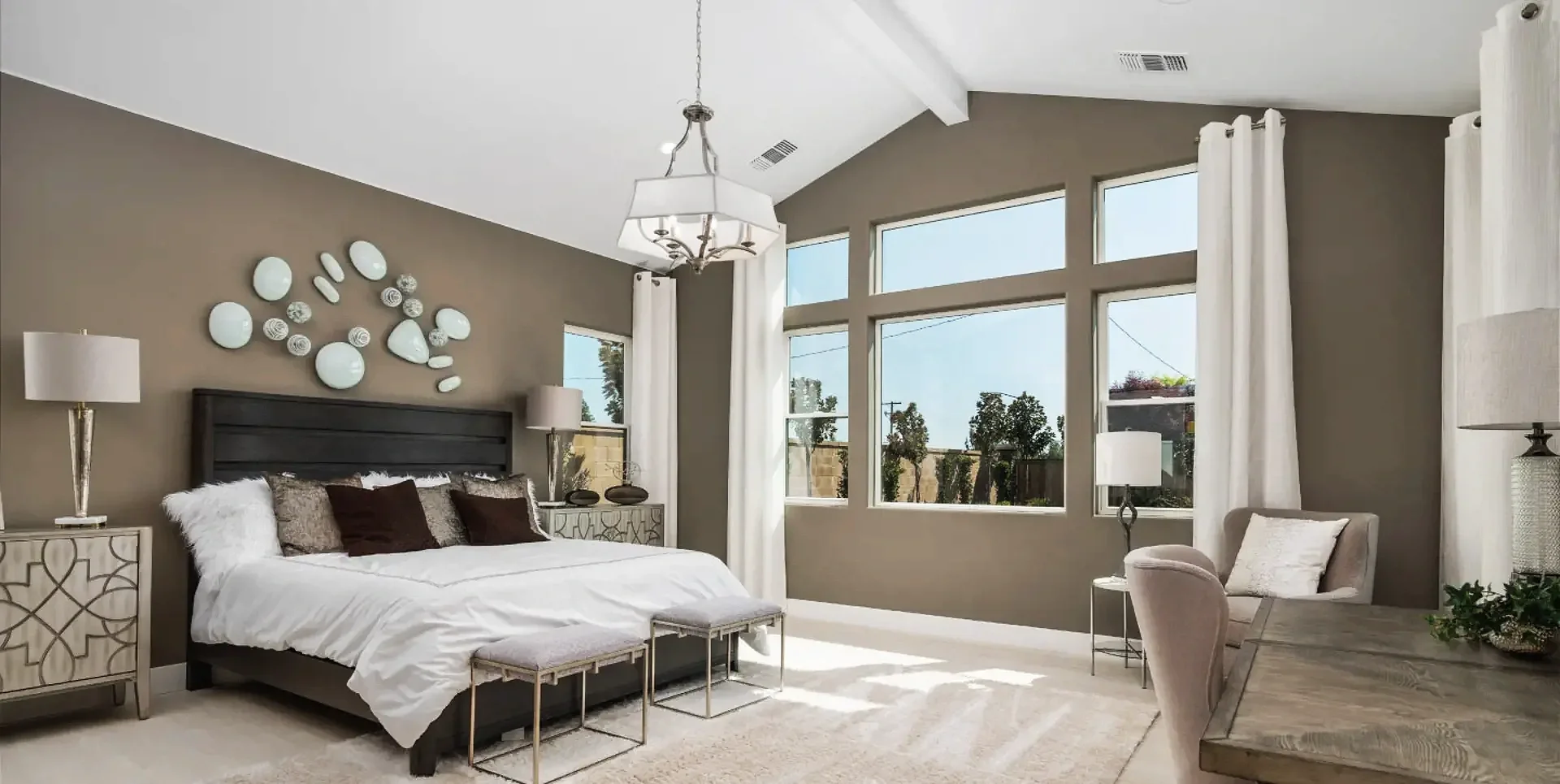 2023_10_26_06_29_27_2023_10_26_06_29_26_584_1440x724_orchard-house-lot-1066_primary-bedroom.webp