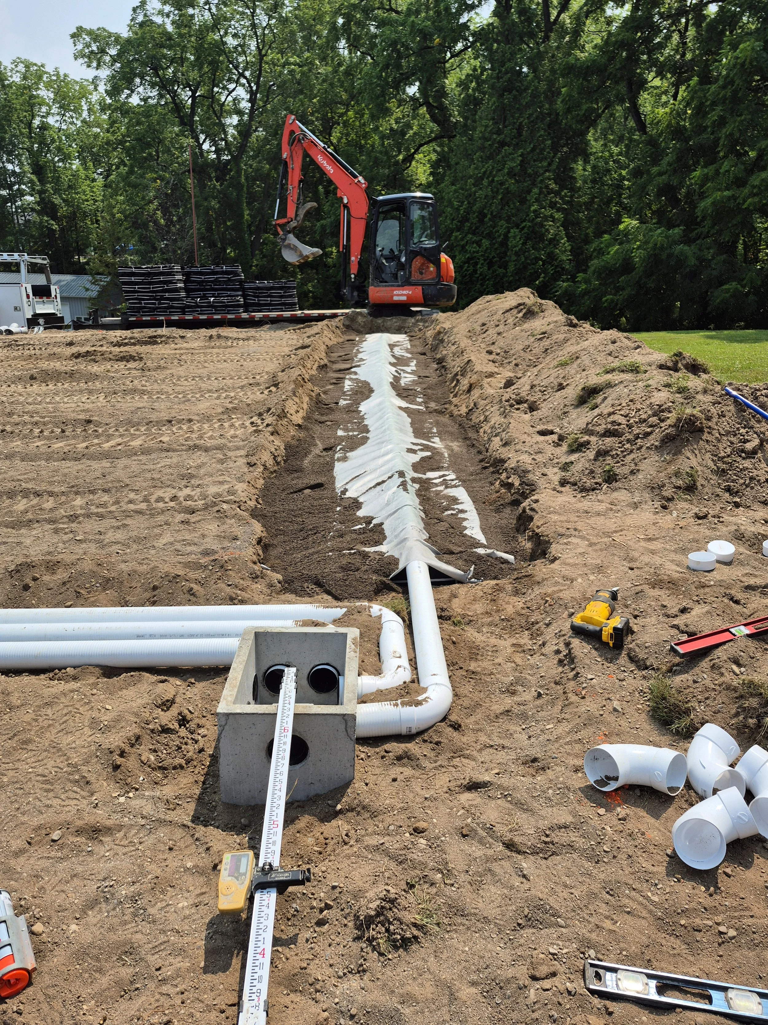 Typical shallow trench Eljen system.jpg