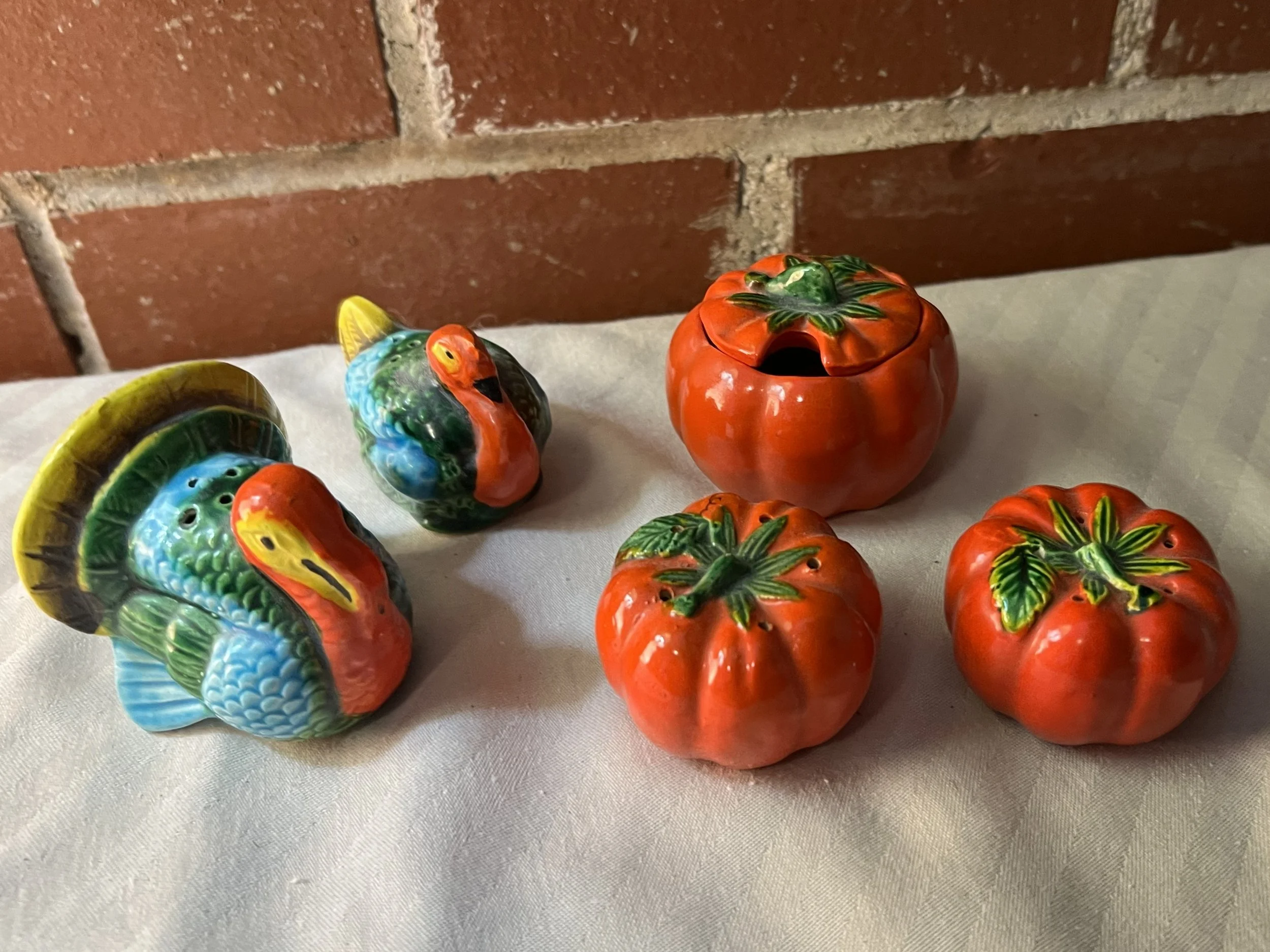 Decorative salt and pepper shakers shaped like gourds and turkeys - Occupied Japan