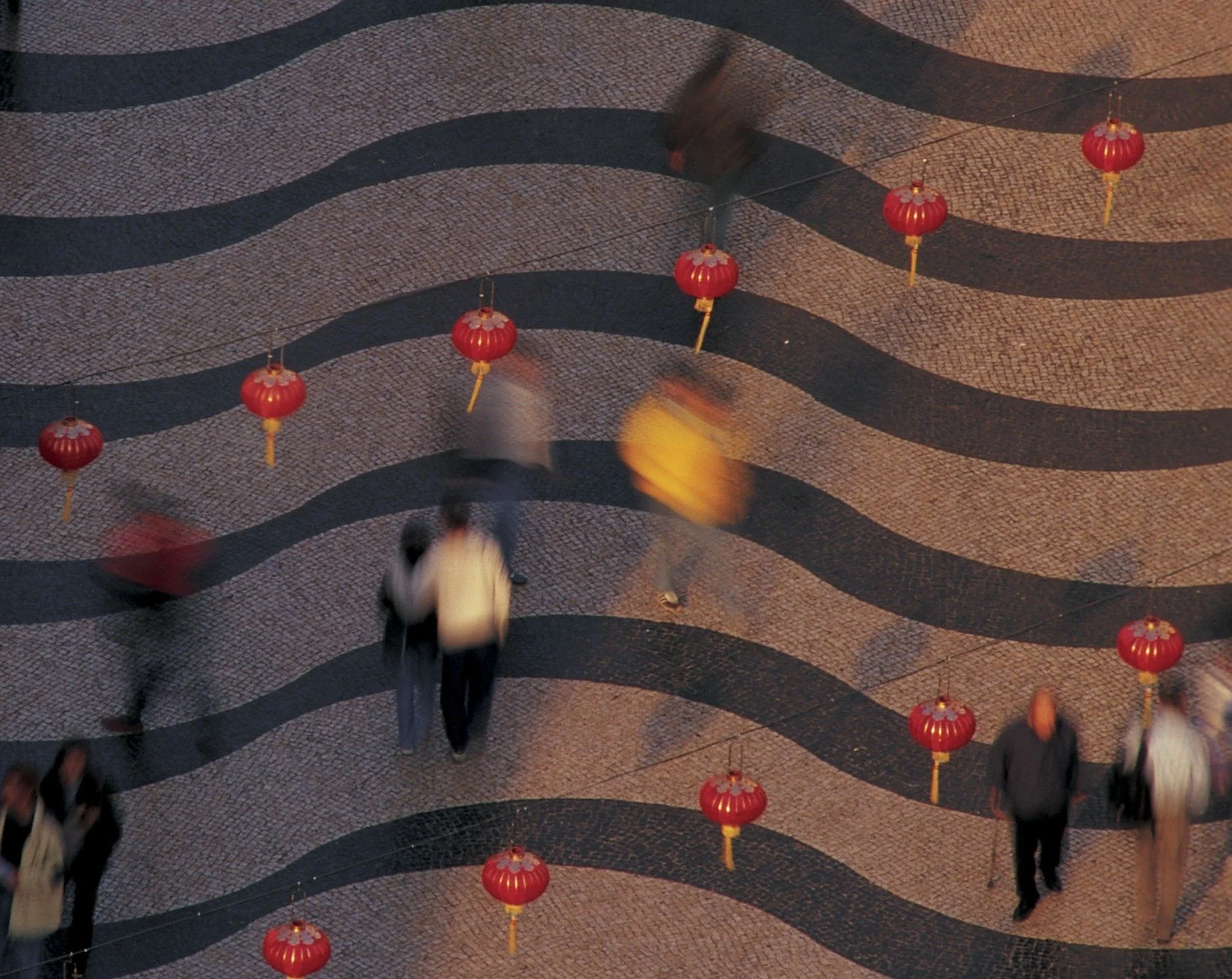 East and west a wavy, blended path.