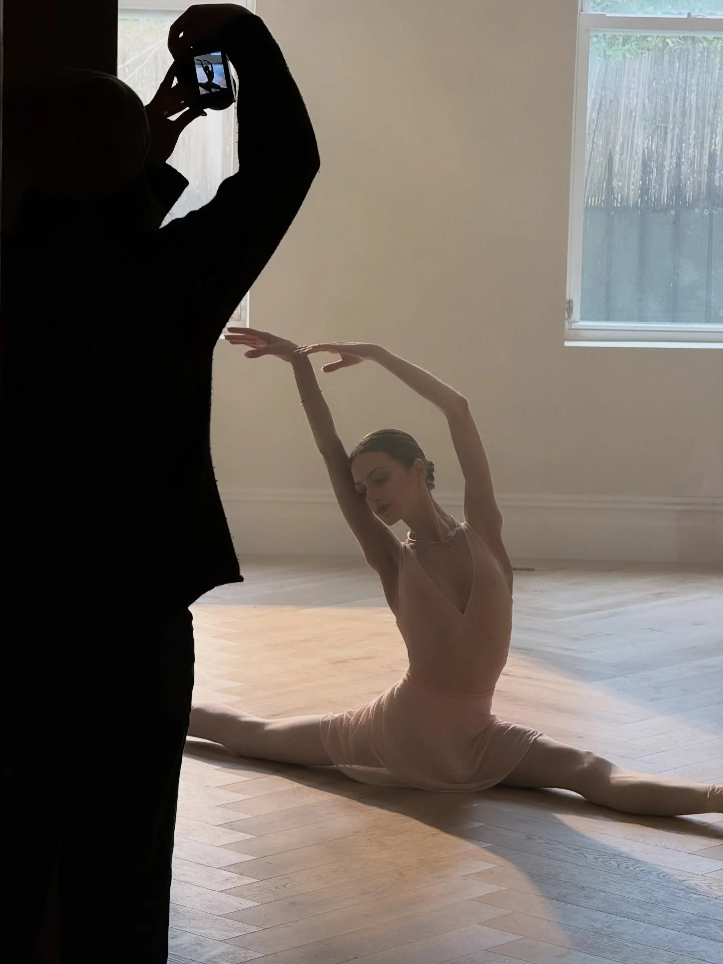 The making of @kinnstudio in NYC 🖤 

Thank you to the incredible team, 
@_astrastudios @ollietasho @noel.issa @lifeewithsam @jamieh102 @jennieyyoon @jodywat @tea.peterson